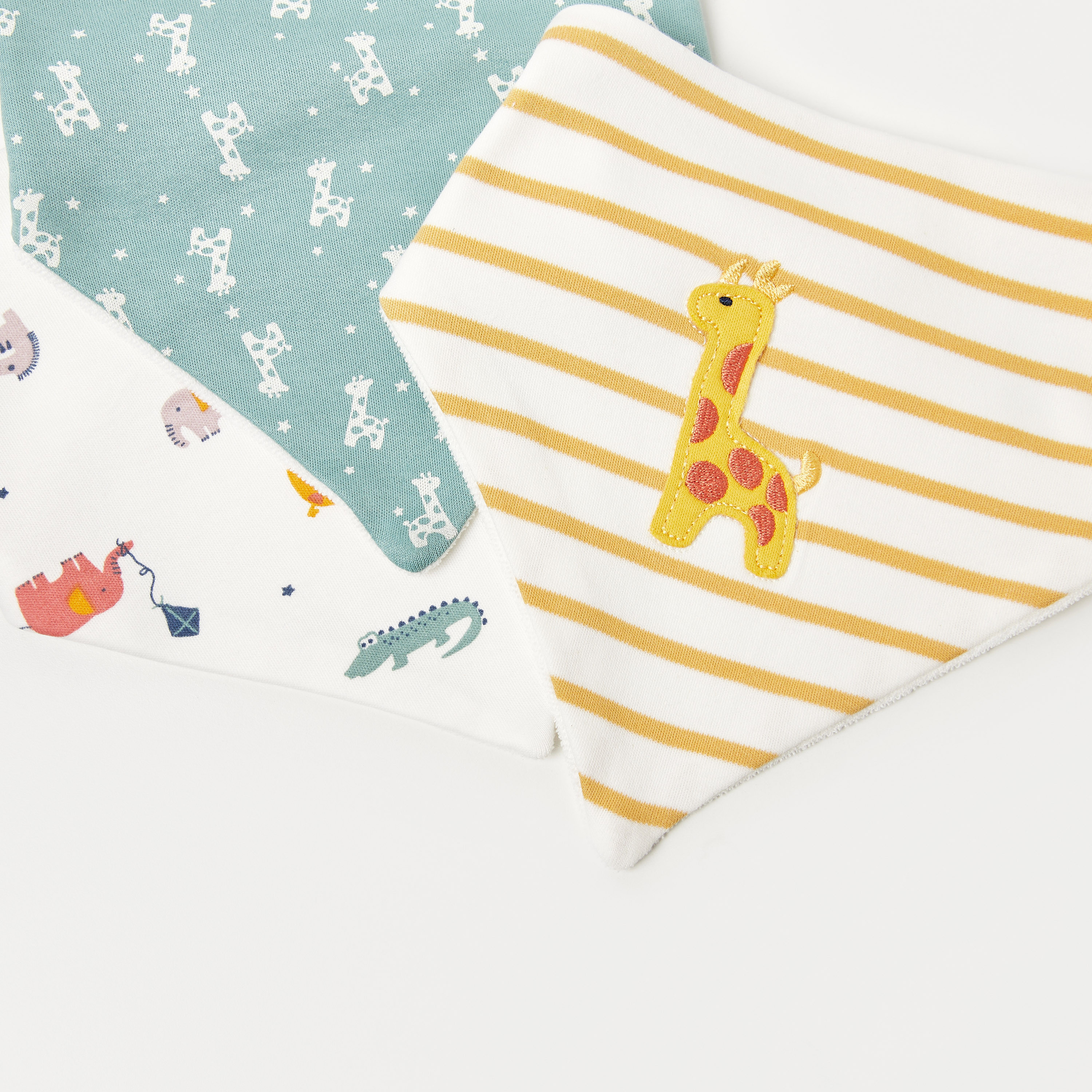 مرايل بزر إغلاق كبّاس وطبعات زرافة من جونيورز- طقم 3 قطع-baby-feeding-bibs-image-6