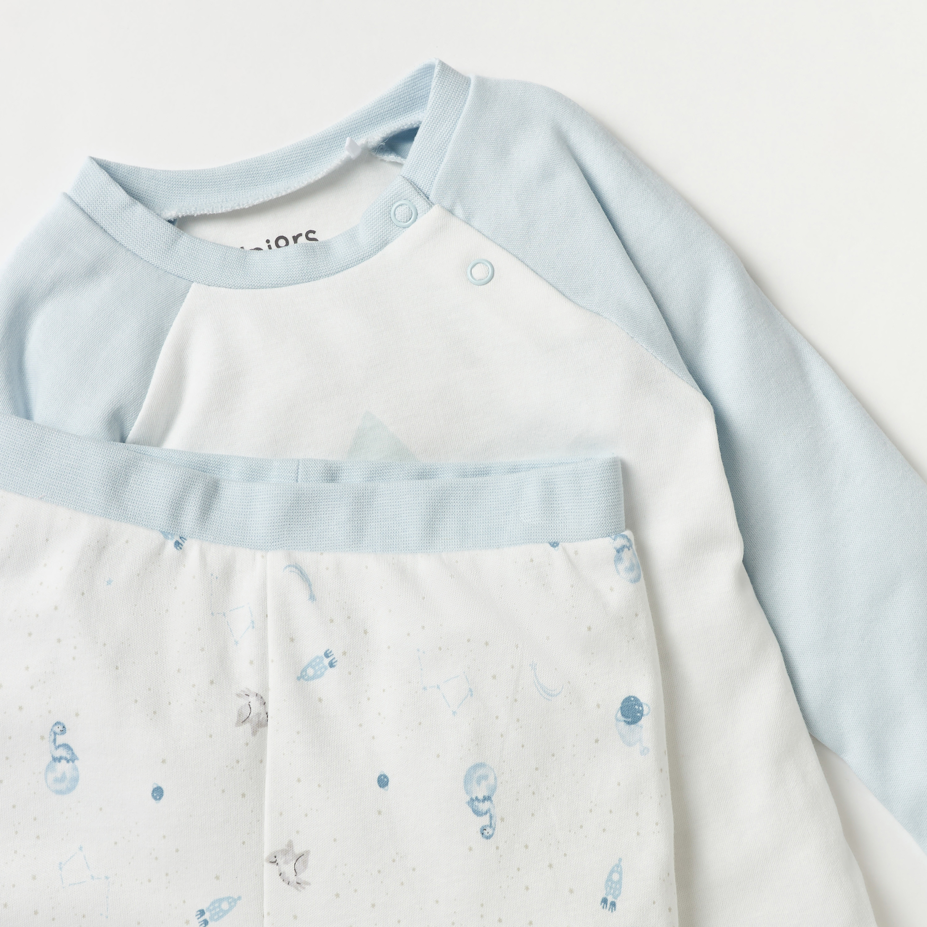 طقم تيشيرت بأكمام طويلة وزخارف صاروخ مع بنطلون بيجاما مطاطي من جونيورز-baby-boys-clothing-nightwear-pyjamasets-image-2