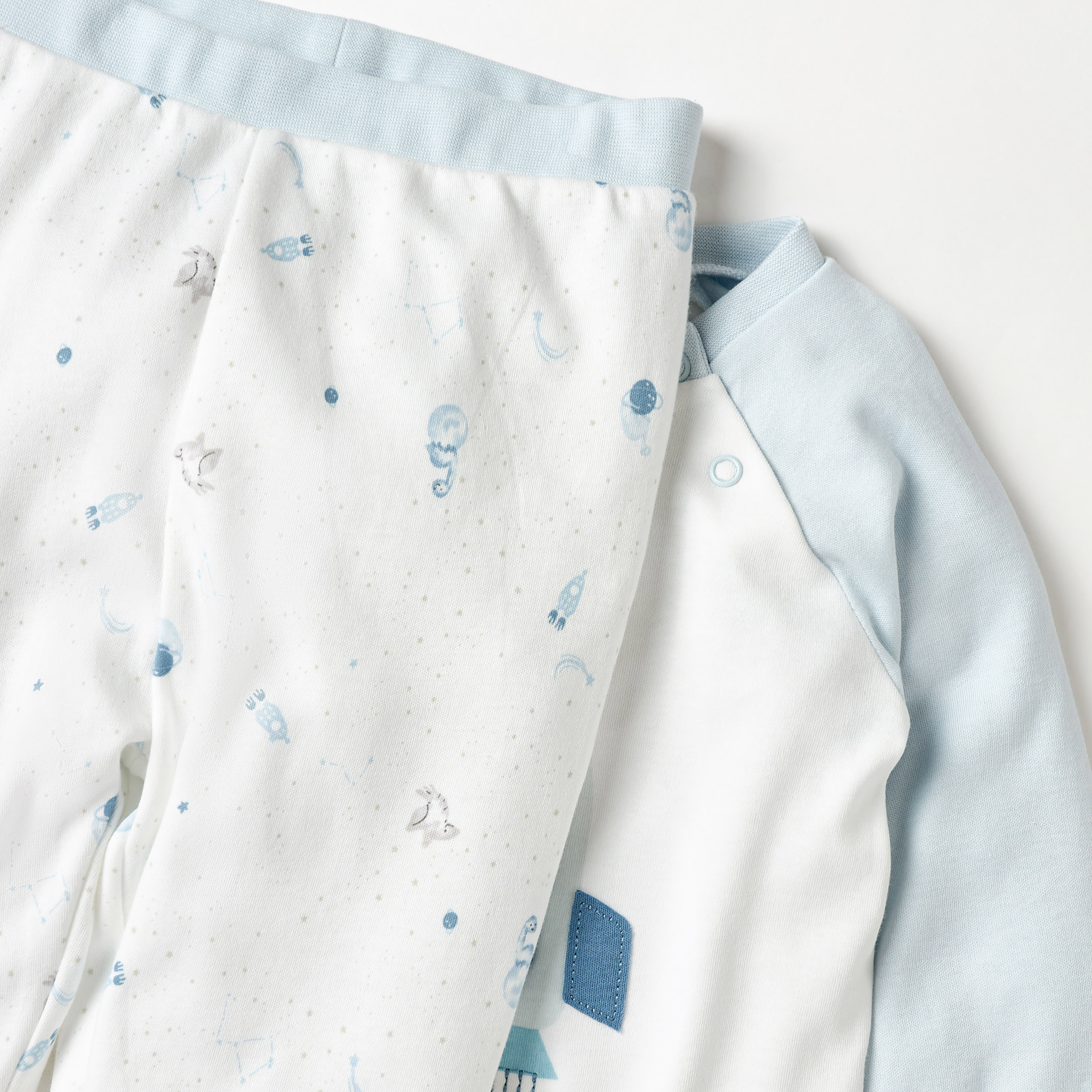 طقم تيشيرت بأكمام طويلة وزخارف صاروخ مع بنطلون بيجاما مطاطي من جونيورز-baby-boys-clothing-nightwear-pyjamasets-image-1