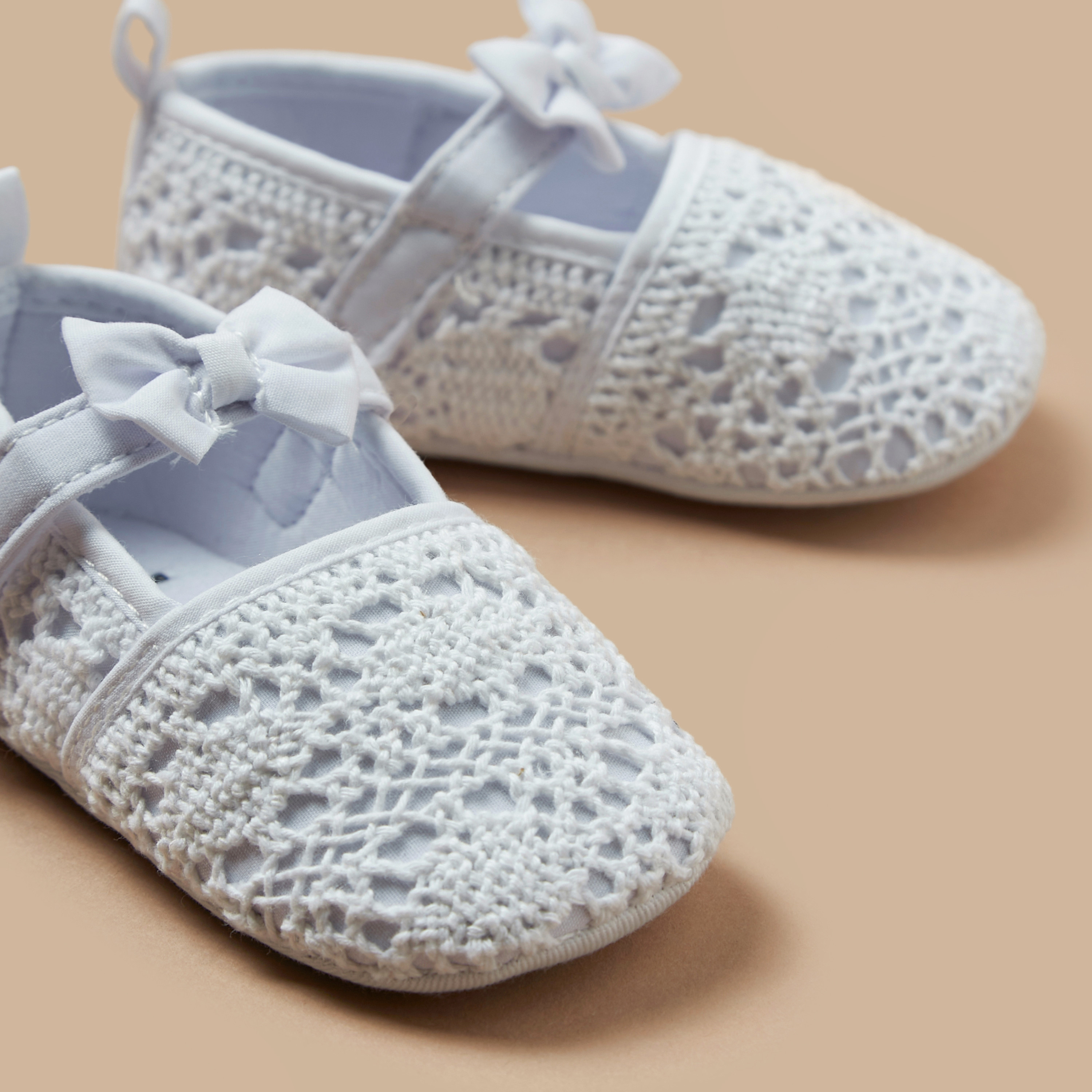 بوت ماري جين بارز الملمس بدانتيل من جونيورز-baby-girls-shoes-booties-image-3