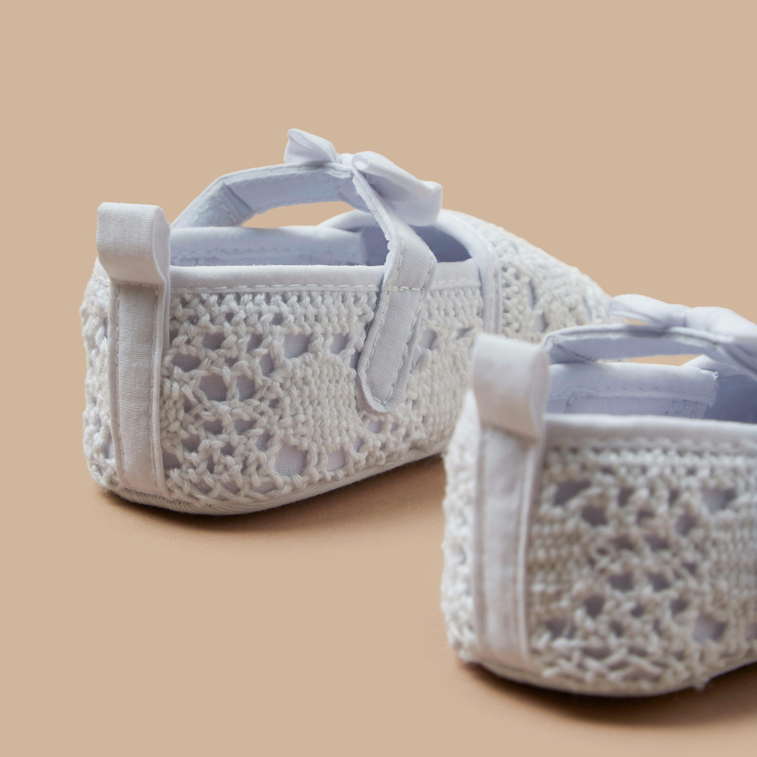 بوت ماري جين بارز الملمس بدانتيل من جونيورز-baby-girls-shoes-booties-image-4