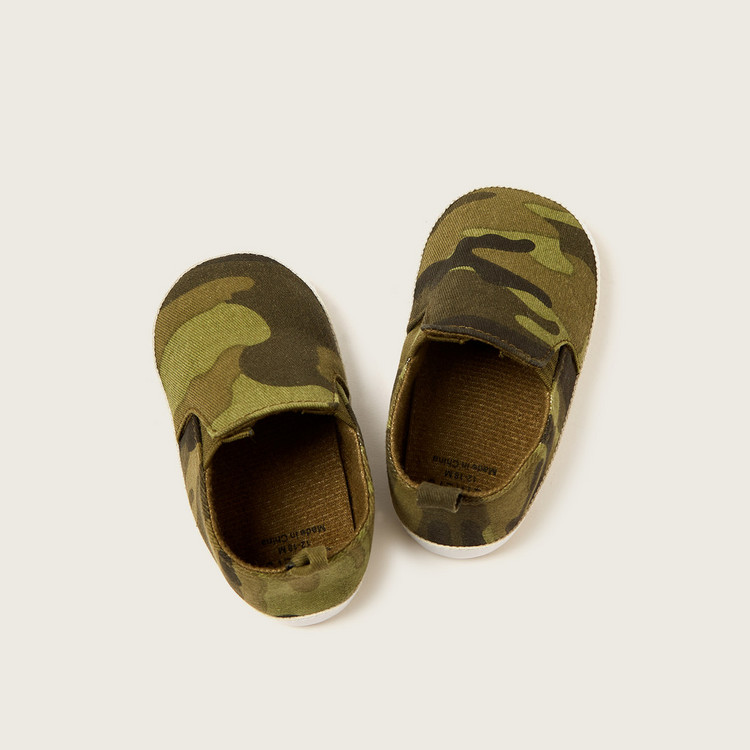 Juniors Camouflage Print Slip-On Booties