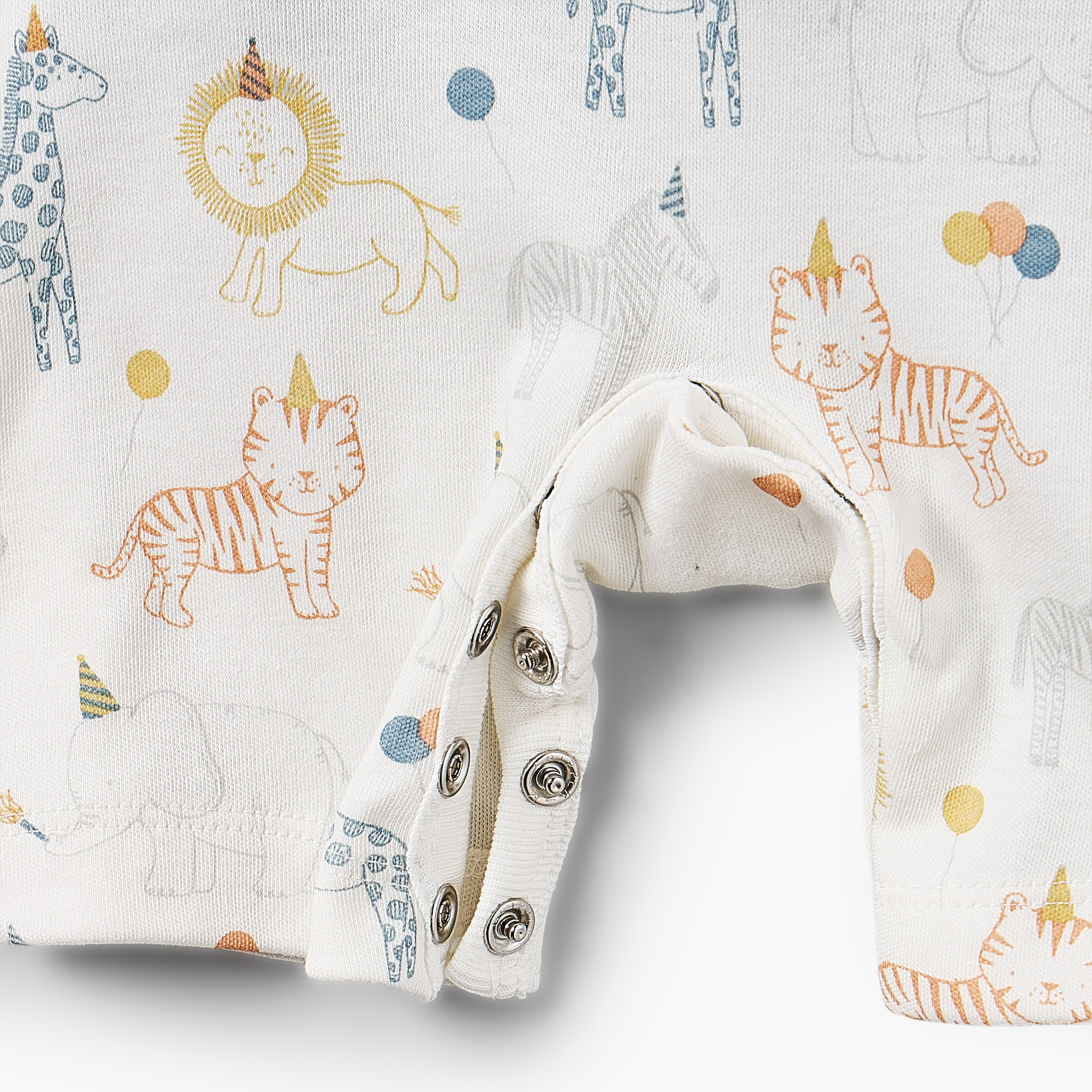 طقم تيشيرت بياقة مستديرة وأكمام قصيرة ودنغري بطبعات سفاري من جونيورز-baby-boys-clothing-setsandcoords-image-6