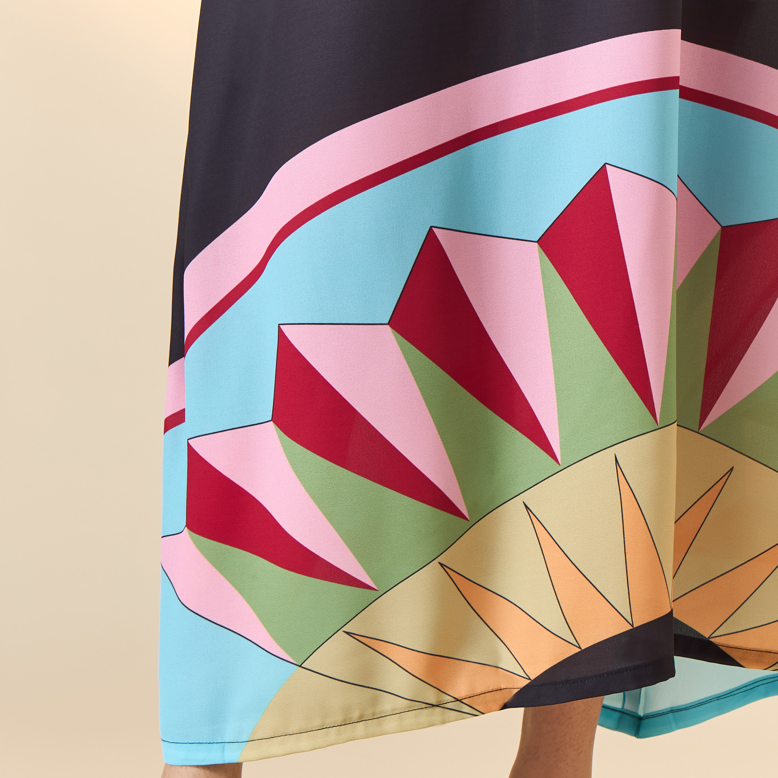 فستان بياقة V وحزام رباط وطبعات من فيور-women-clothing-dresses-image-4