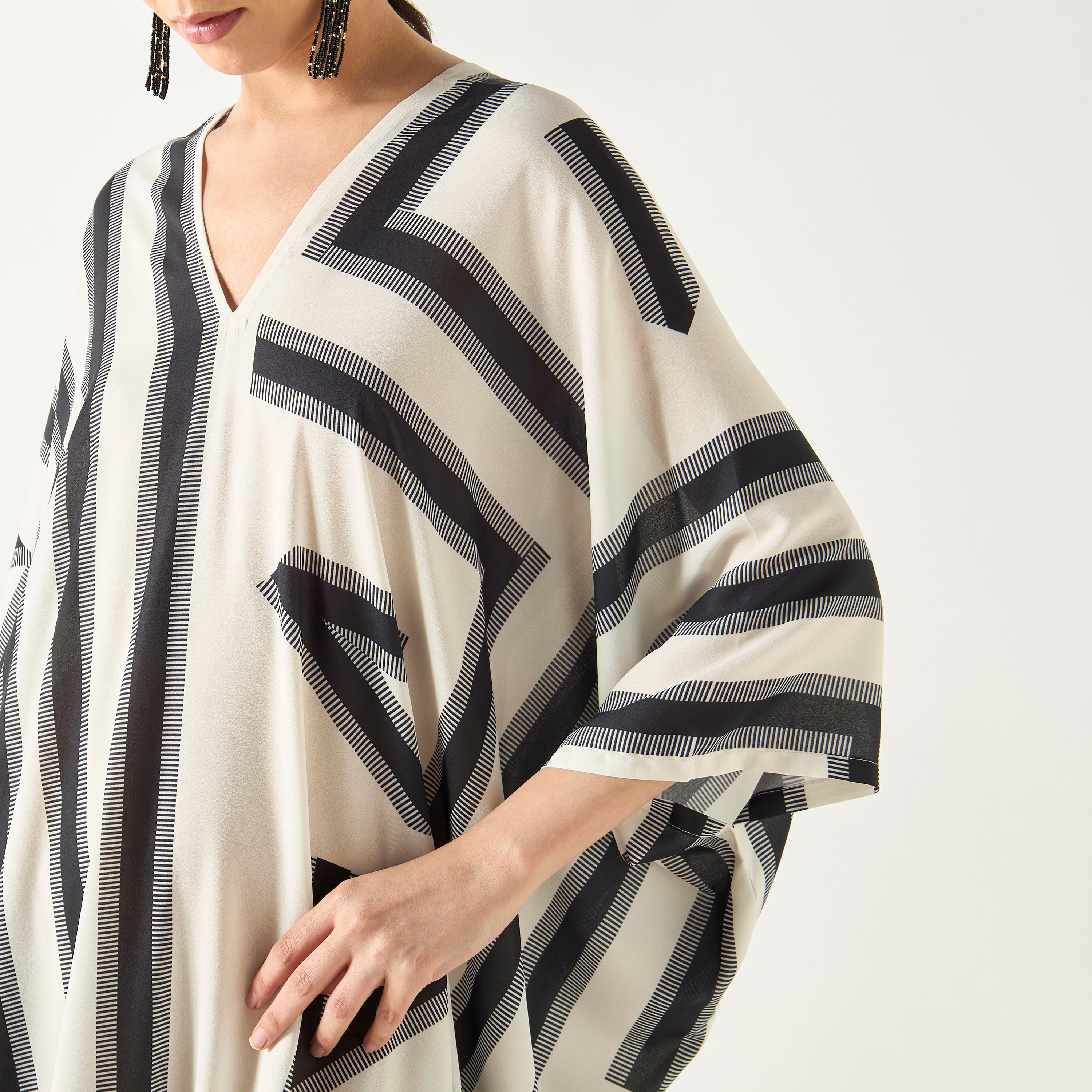 قفطان بطبعات وبتفاصيل أربطة من فيور-women-arabicclothing-kaftan-image-4