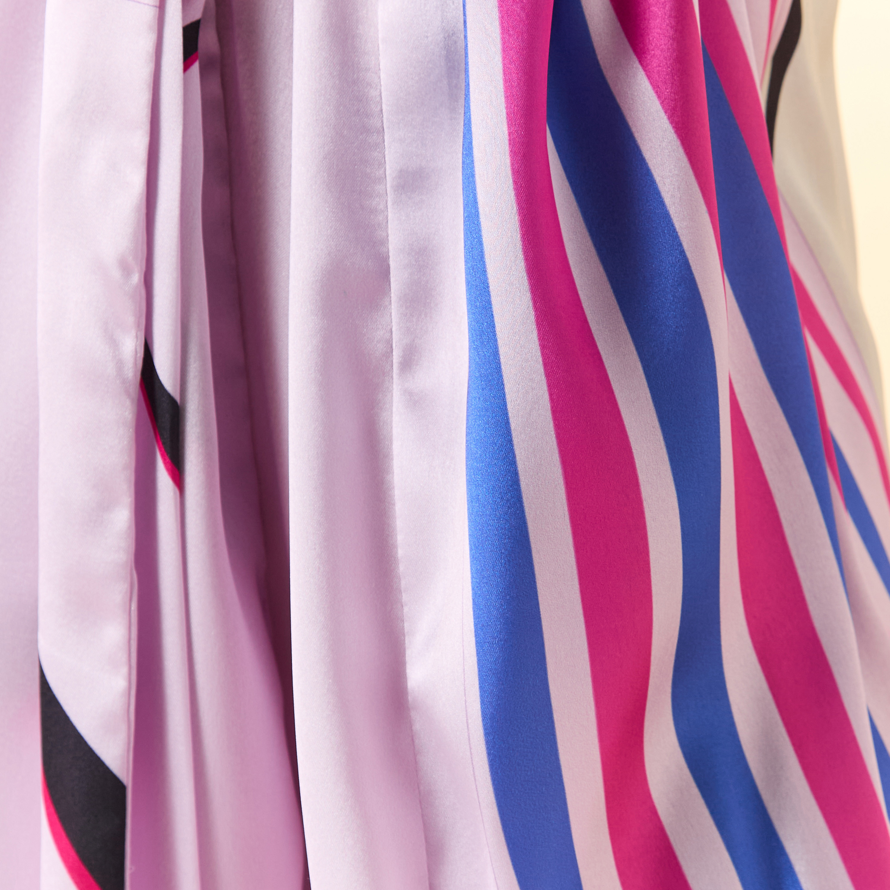 فستان قفطان طويل برباط أمامي وطبعات من FYOR-women-arabicclothing-kaftan-image-5
