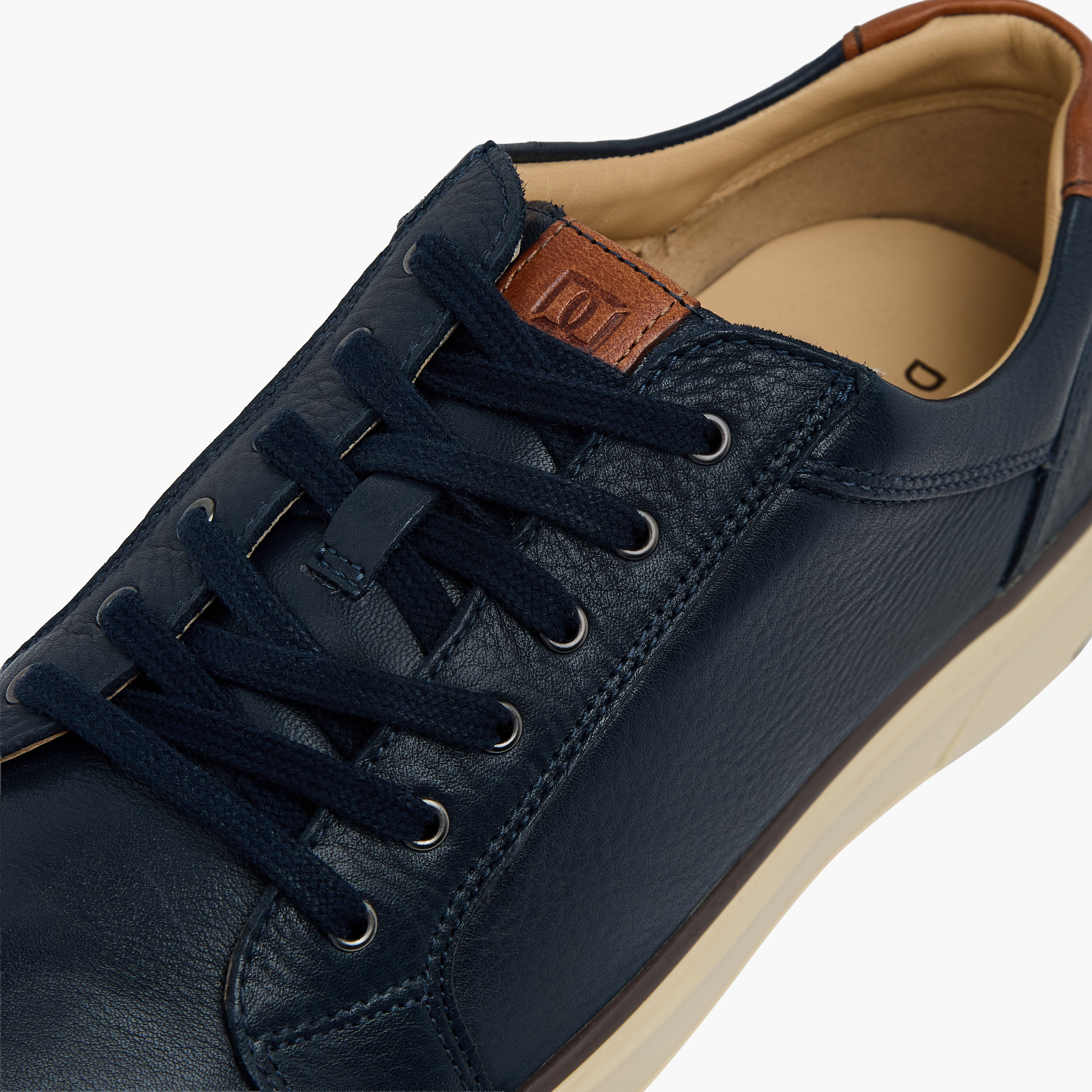 حذاء سنيكرز جلد برباط إغلاق للرجال من دوتشيني-men-shoes-sneakers-image-4