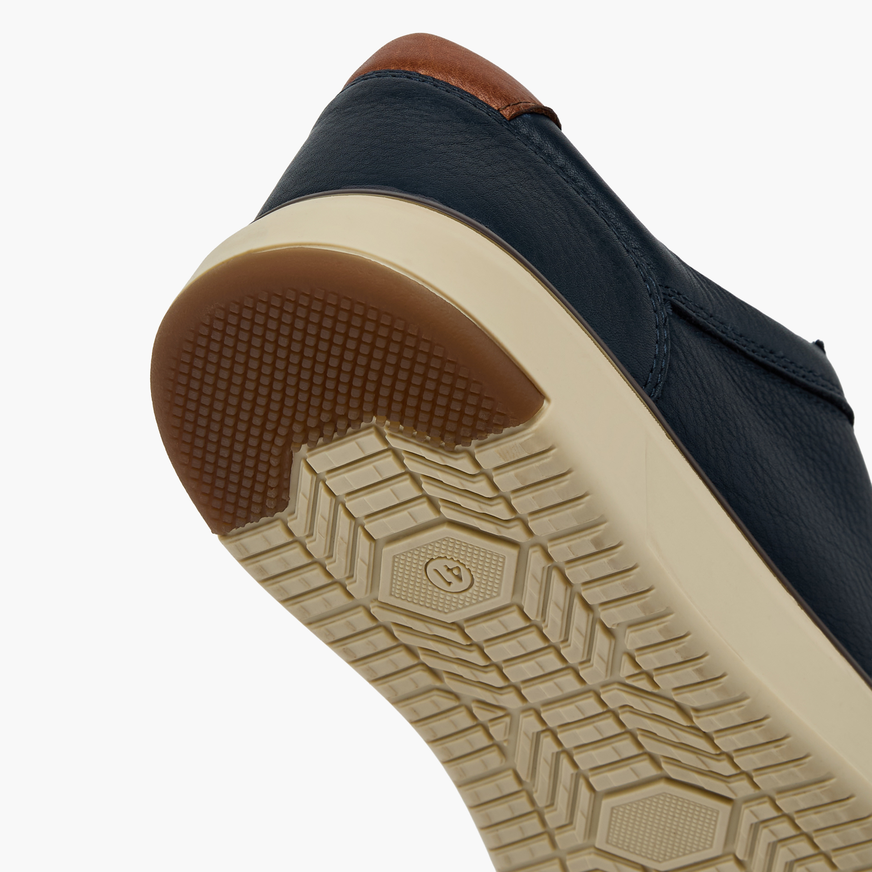 حذاء سنيكرز جلد برباط إغلاق للرجال من دوتشيني-men-shoes-sneakers-image-5
