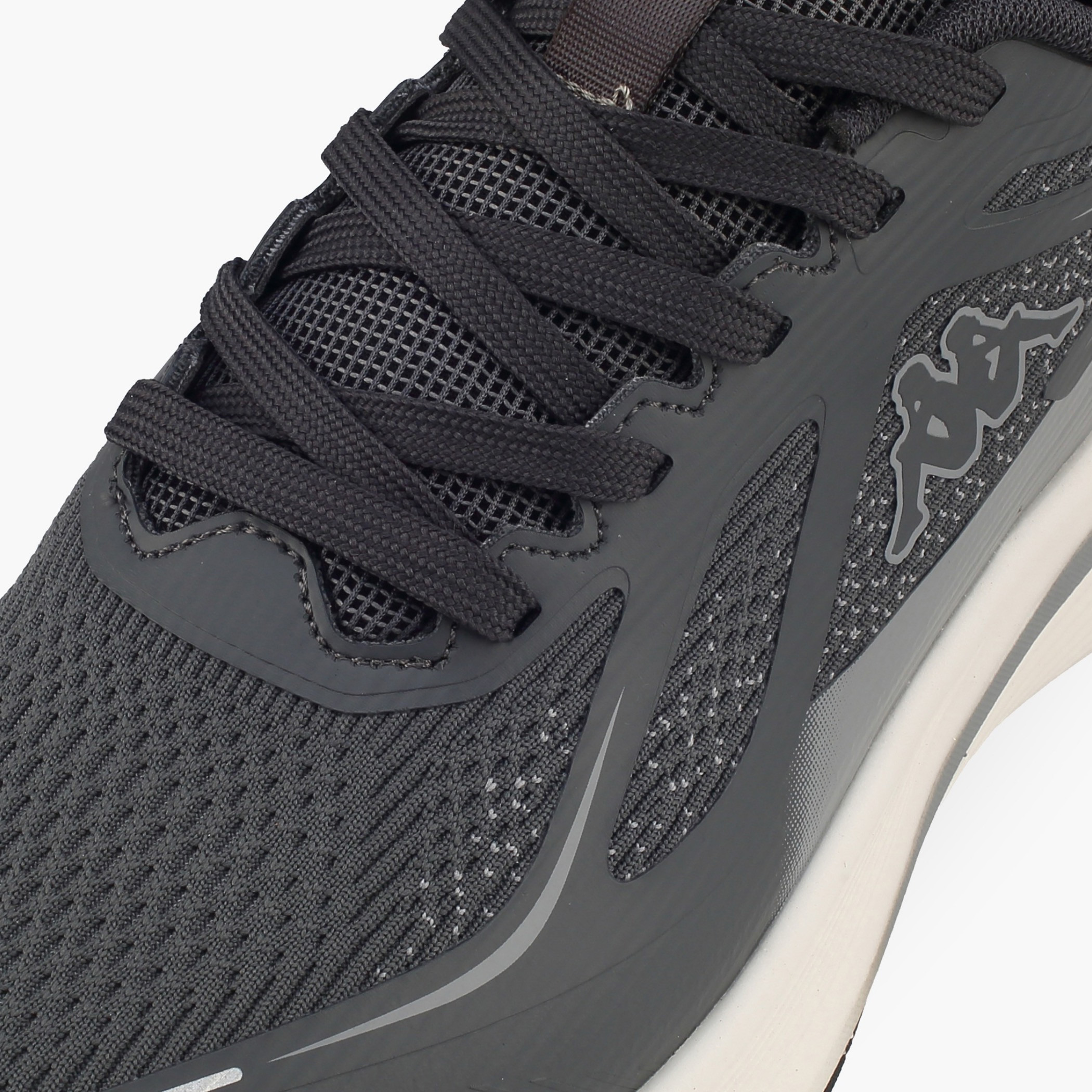 حذاء رياضي برباط إغلاق وشعار للرجال من كابا-sports-men-shoes-image-4