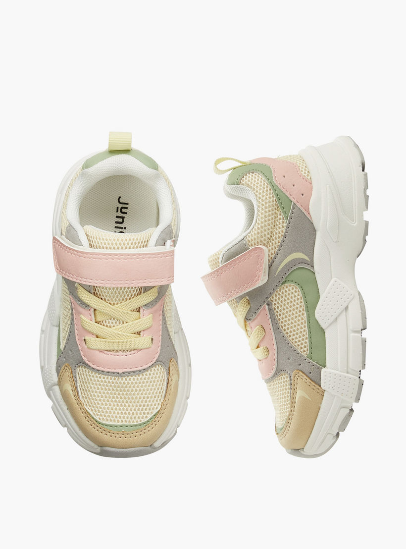 حذاء سنيكرز بشريط إغلاق لاصق للبنات من جونيورز-girls-shoes-sneakers-image-1