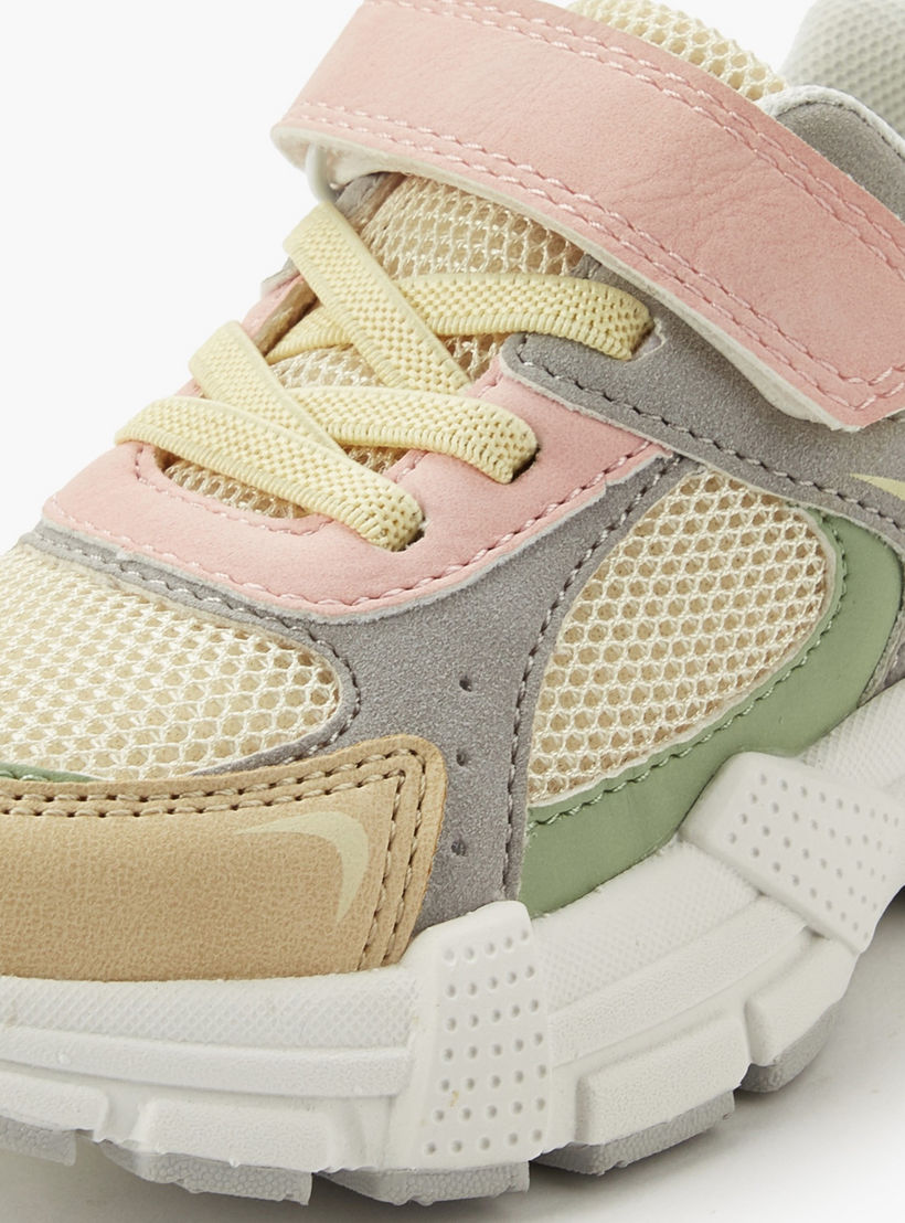 حذاء سنيكرز بشريط إغلاق لاصق للبنات من جونيورز-girls-shoes-sneakers-image-4