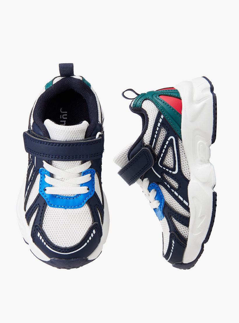 حذاء سنيكرز بشريط إغلاق لاصق للأولاد من جونيورز-boys-shoes-sneakers-image-1