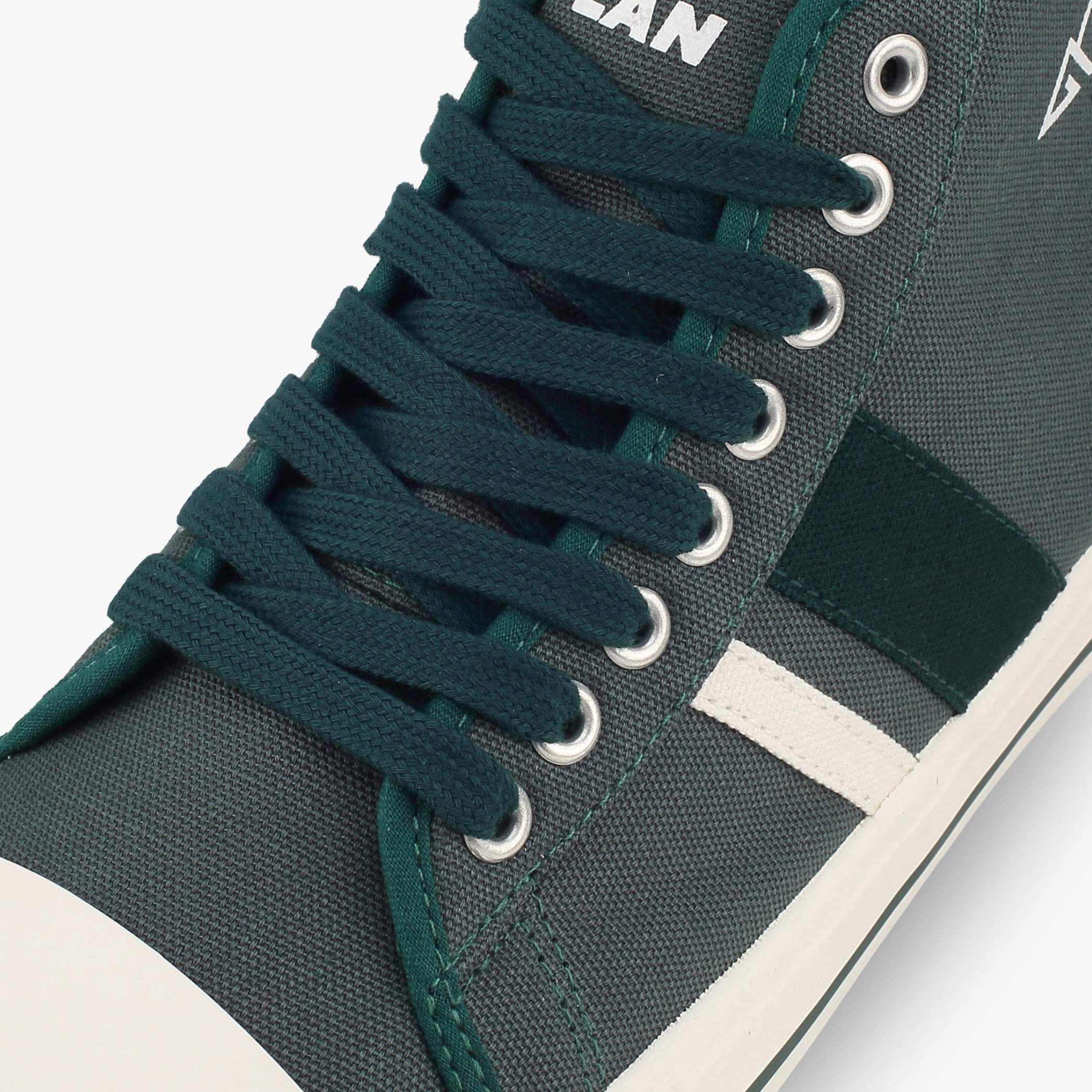 حذاء سنيكرز برباط وخطوط للرجال من أوكلان بواسطة شو إكسبريس-men-shoes-sneakers-image-4