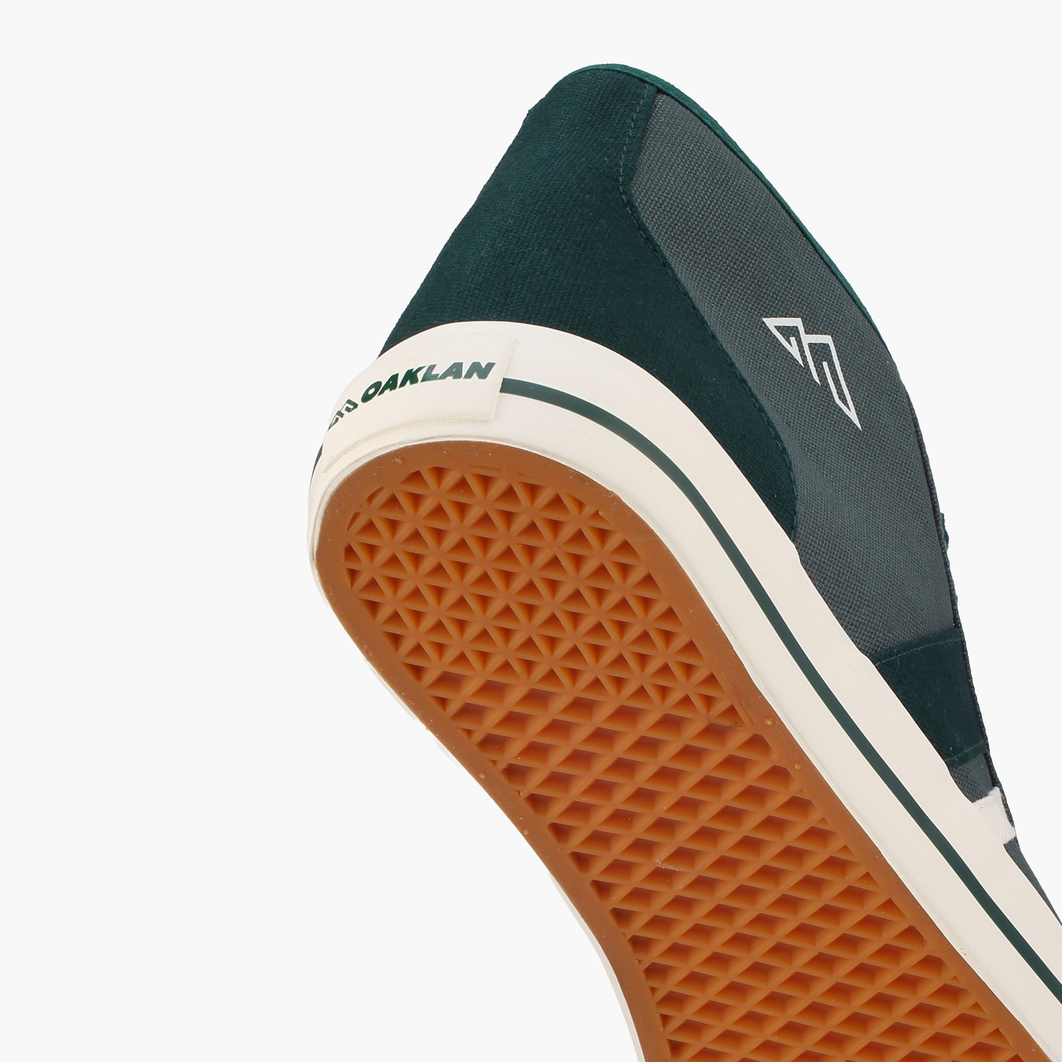 حذاء سنيكرز برباط وخطوط للرجال من أوكلان بواسطة شو إكسبريس-men-shoes-sneakers-image-5