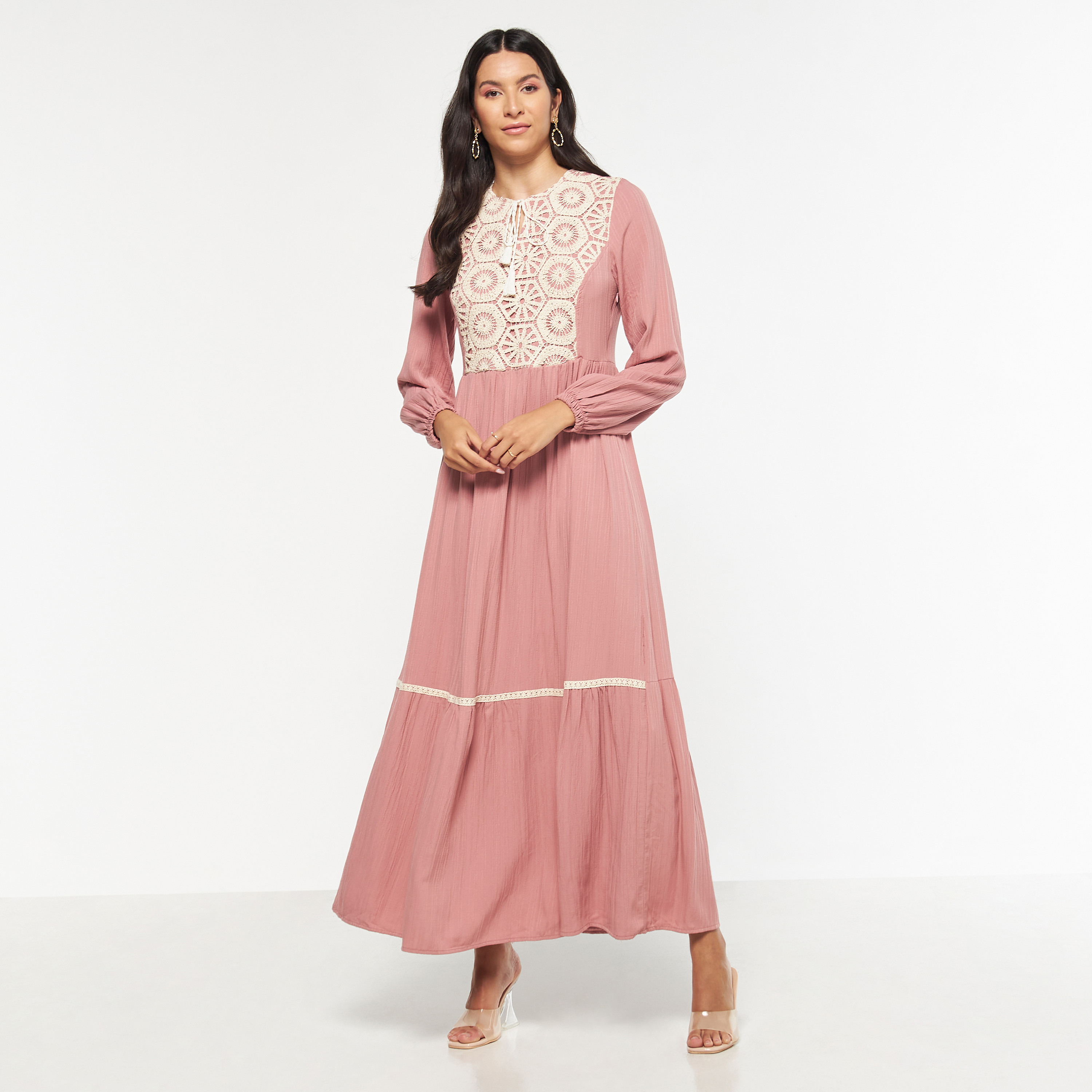 فستان طويلة مطرّز كروشيه بأكمام طويلة من فيور-women-clothing-dresses-image-13