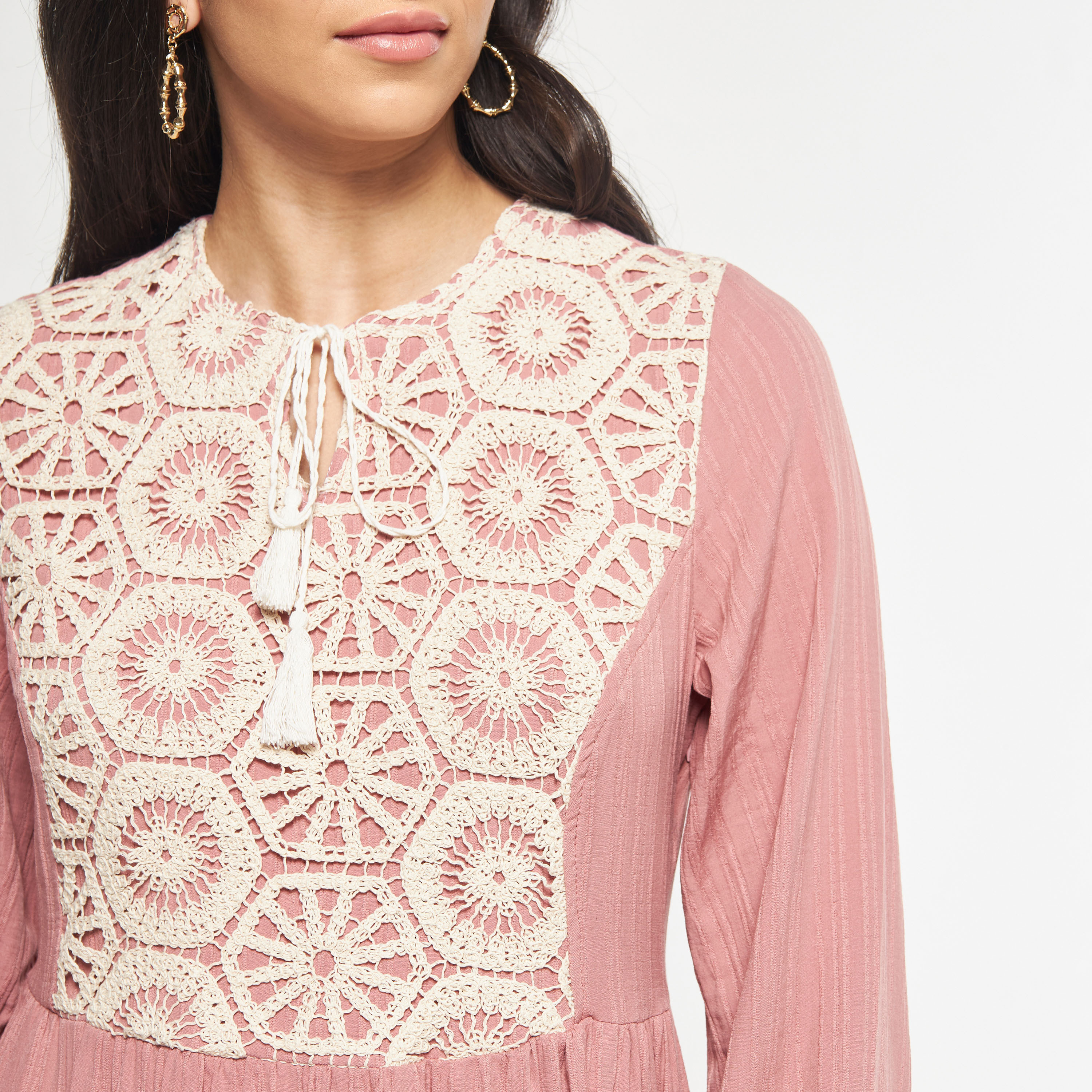 فستان طويلة مطرّز كروشيه بأكمام طويلة من فيور-women-clothing-dresses-image-16