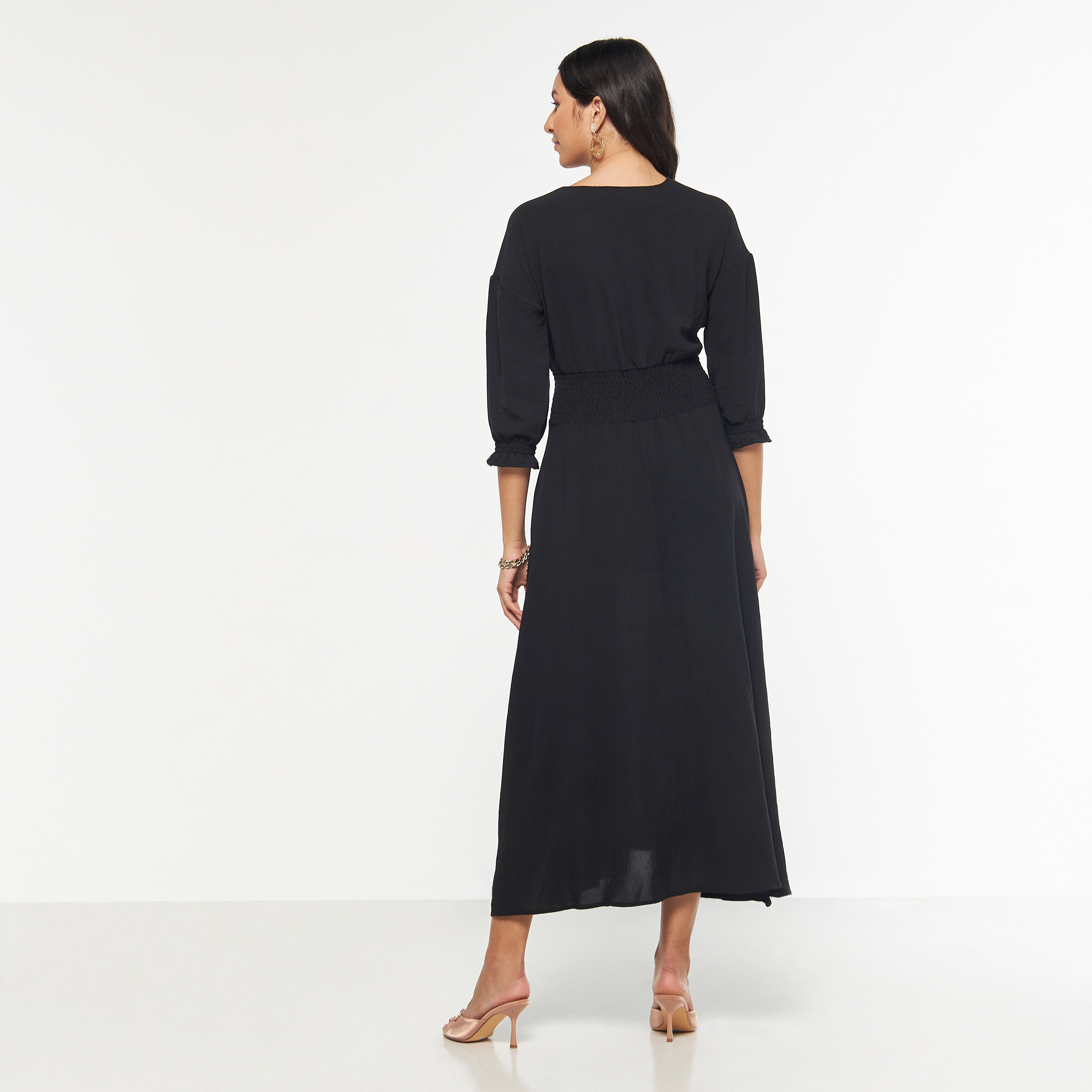 فستان سادة بياقة v وكشكش وأكمام 3/4 من فيور-women-clothing-dresses-image-3