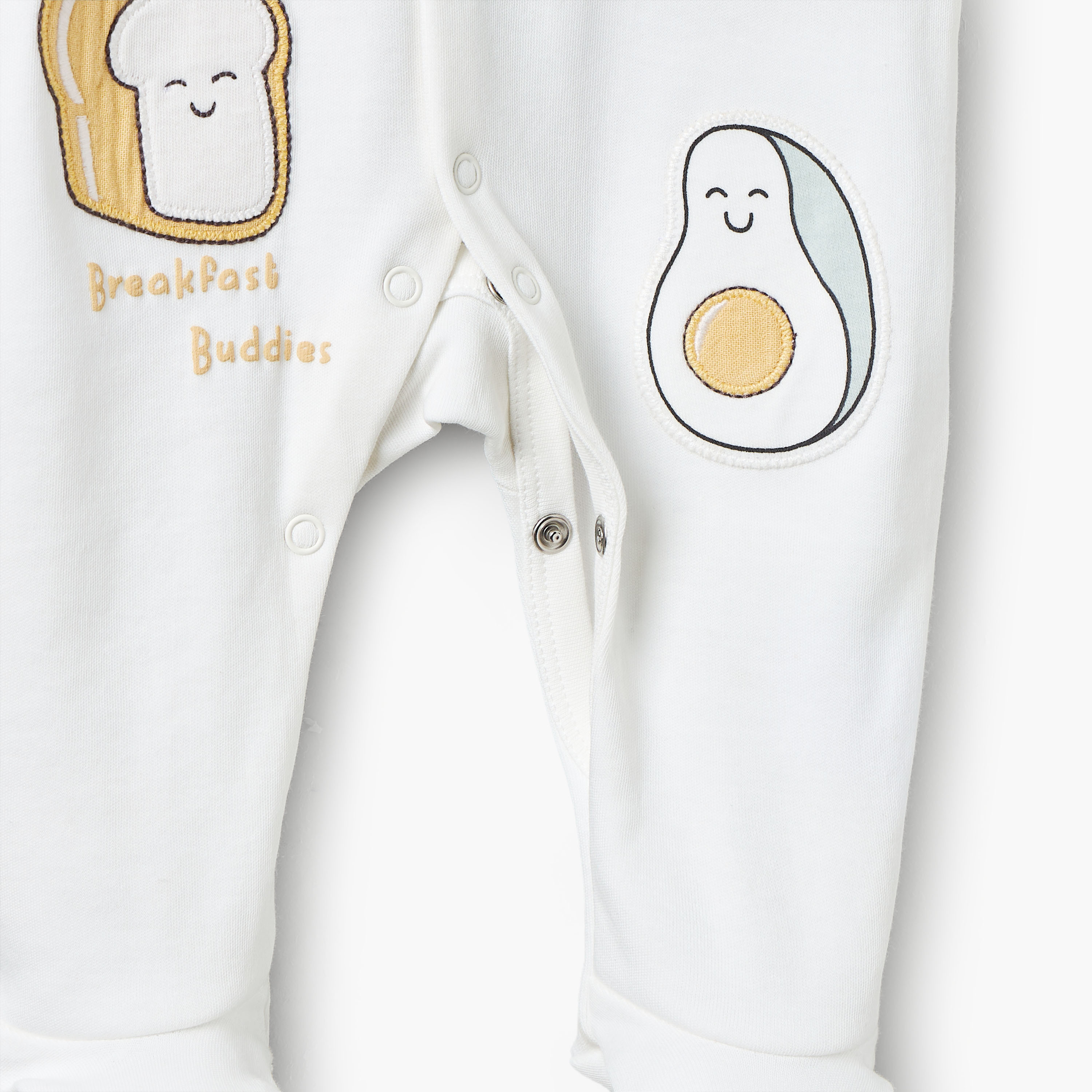 بدلة نوم قطنية بياقة مستديرة وأكمام طويلة بزخارف طعام من جونيورز-baby-boys-clothing-nightwear-sleepsuits-image-5