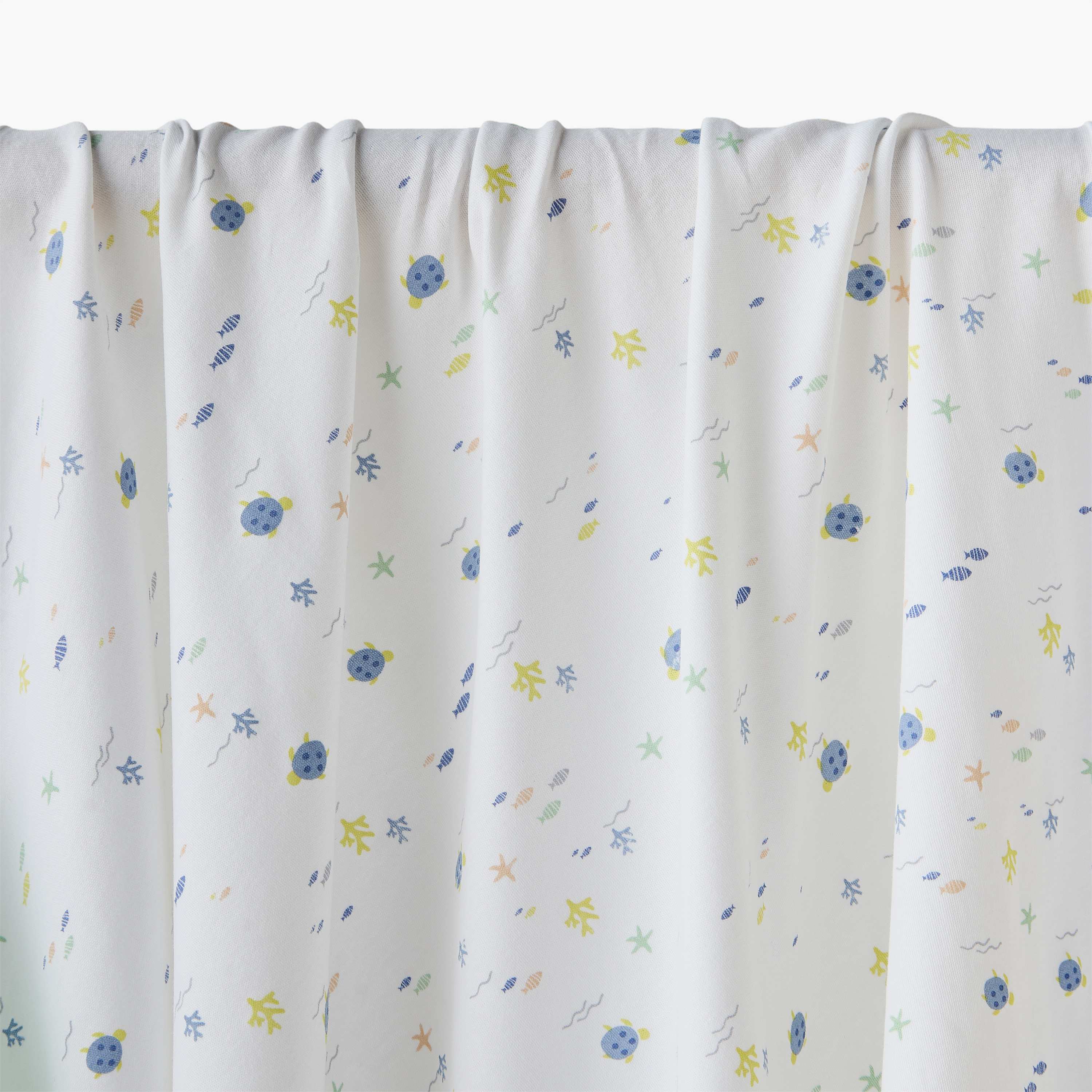 بطانية لحديثي الولادة بطبعات عالم ما تحت الماء من جونيورز-baby-nursery-blanketsandswaddles-receivingblankets-image-4