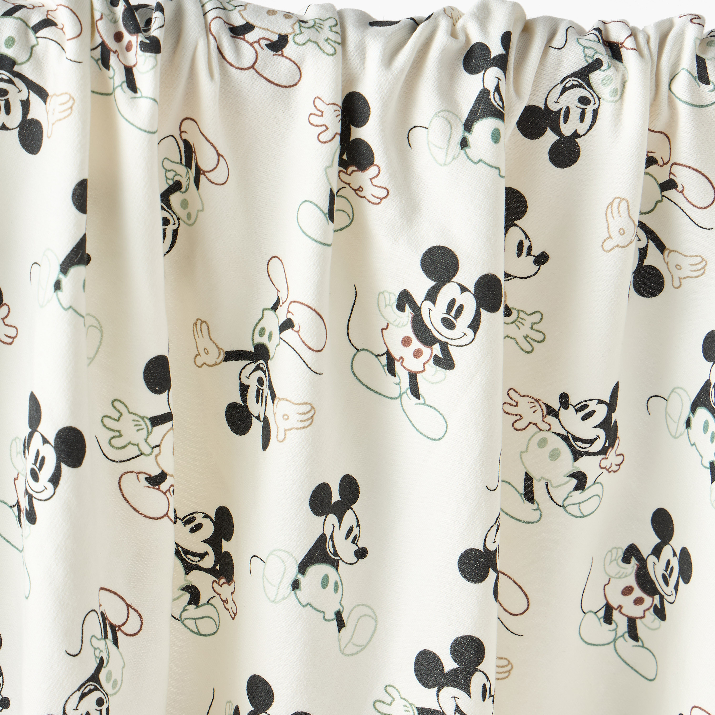 بطانية حديثي ولادة قطن بطبعات ميكي ماوس وقبعة من ديزني-baby-nursery-blanketsandswaddles-receivingblankets-image-4
