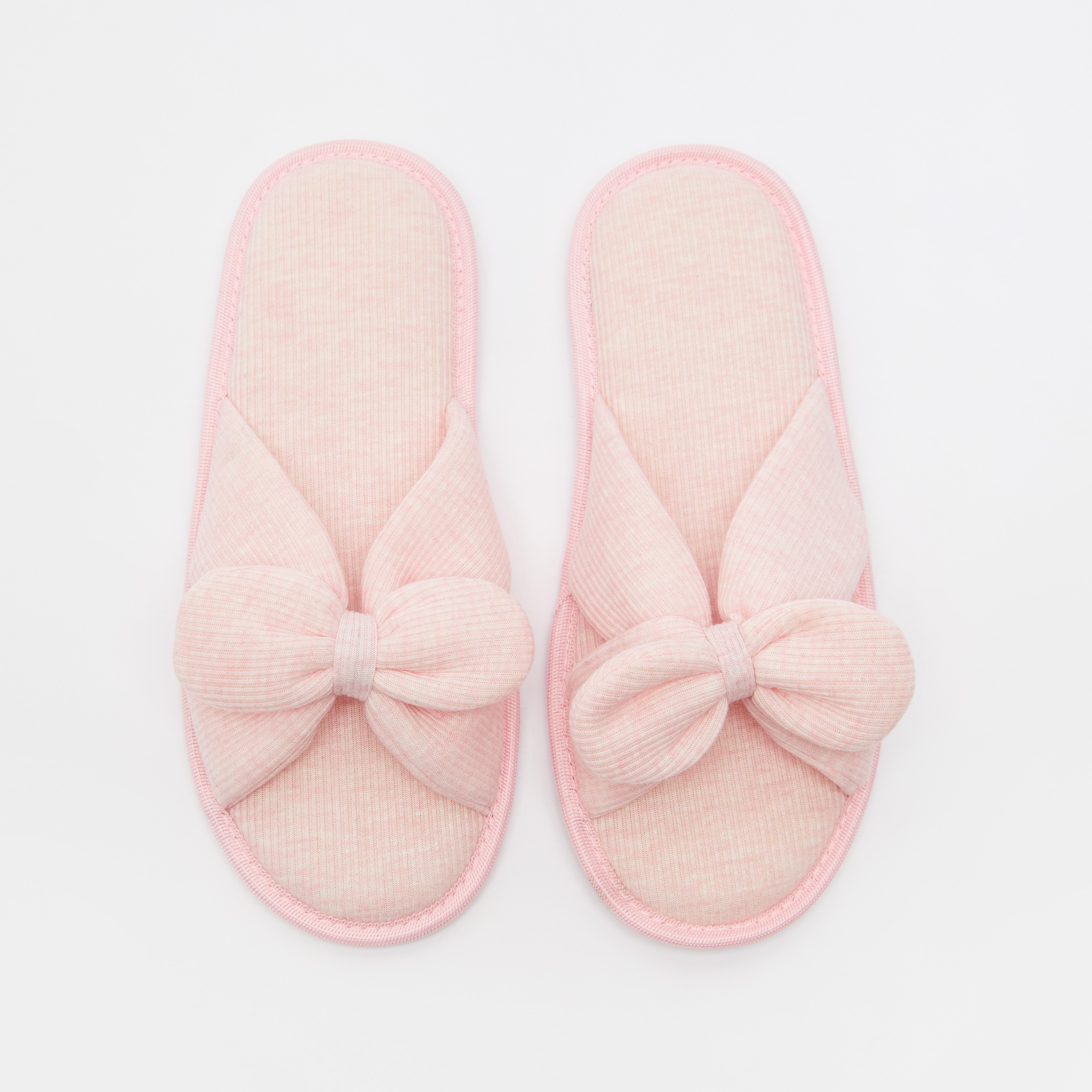 شبشب خفيف مخملي بمقدمة مفتوحة وزينة فيونكة-women-shoes-flipflopsandslides-image-1