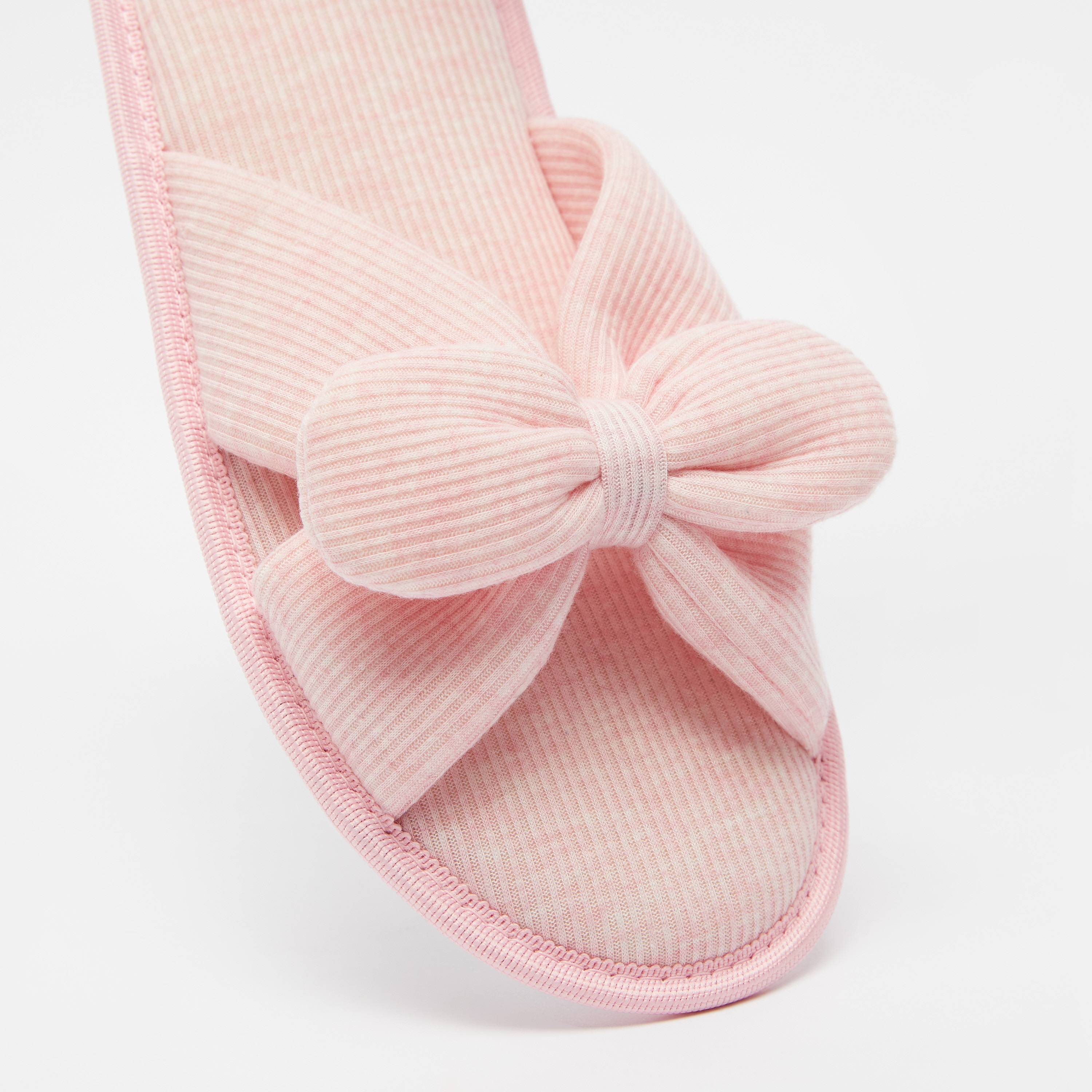 شبشب خفيف مخملي بمقدمة مفتوحة وزينة فيونكة-women-shoes-flipflopsandslides-image-5