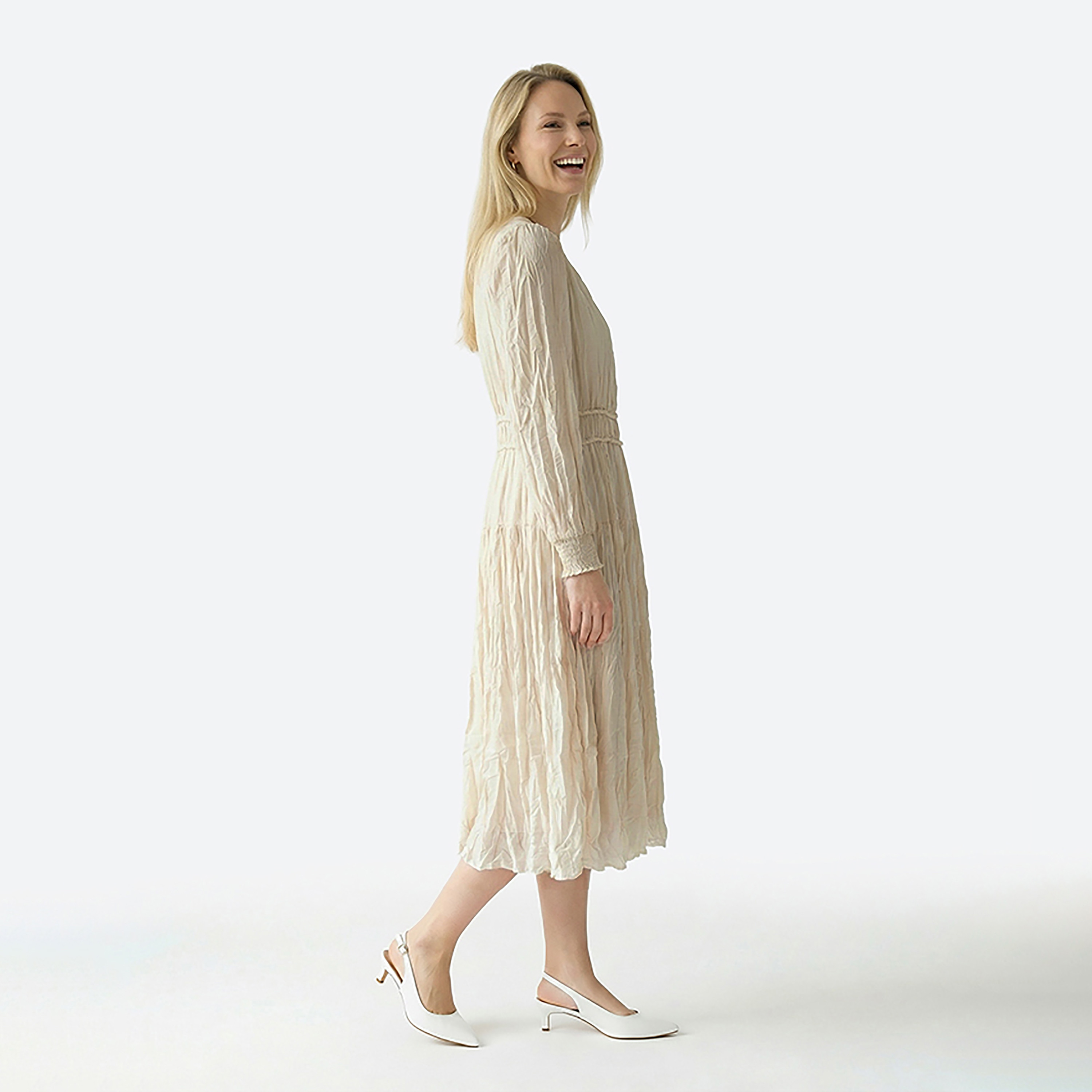 فستان ميدي نسائي بيج من قماش مجعد وخصر "سموكس" مزموم من بيفرلي هيلز بولو كلوب-women-clothing-dresses-image-3