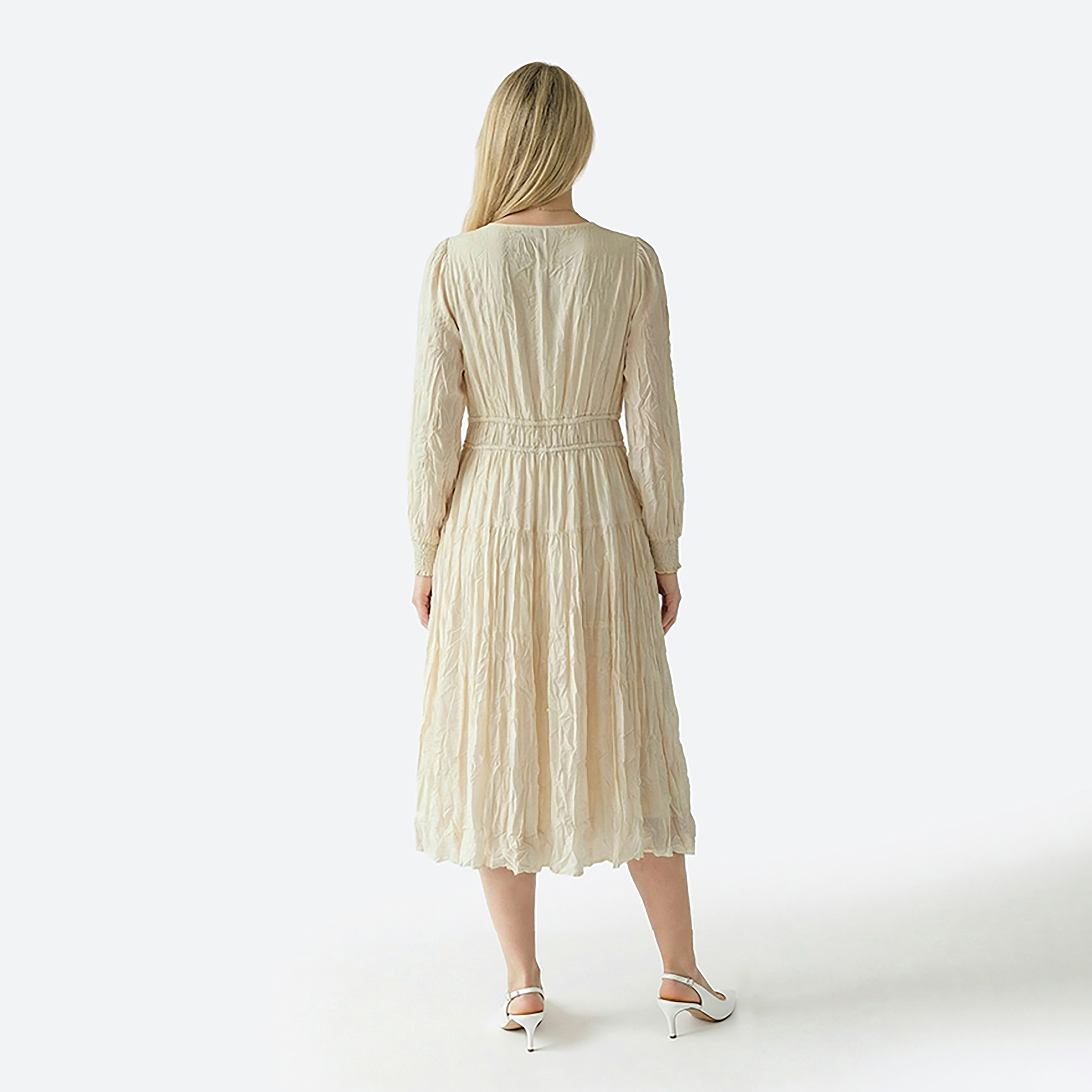 فستان ميدي نسائي بيج من قماش مجعد وخصر "سموكس" مزموم من بيفرلي هيلز بولو كلوب-women-clothing-dresses-image-4