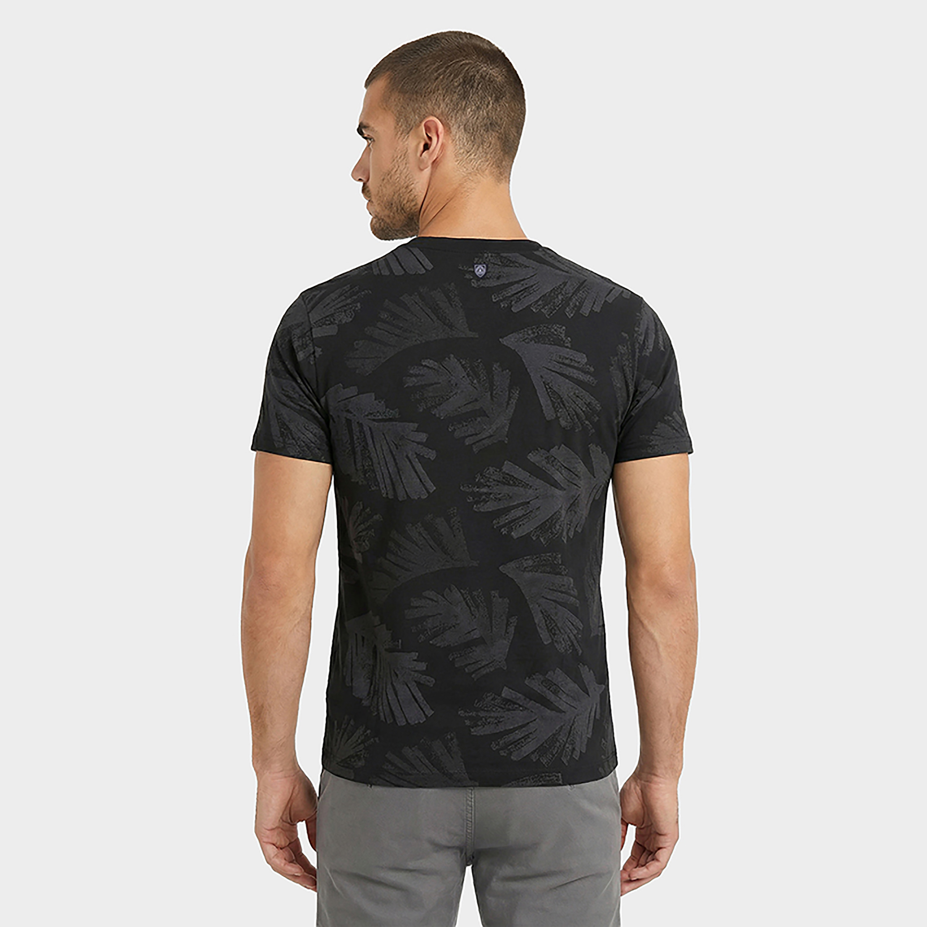 تيشيرت رجالي بأكمام قصيرة ورقبة مستديرة بطبعة استوائية من بيفرلي هيلز بولو كلوب-men-clothing-tshirtsandpolos-tshirts-image-4