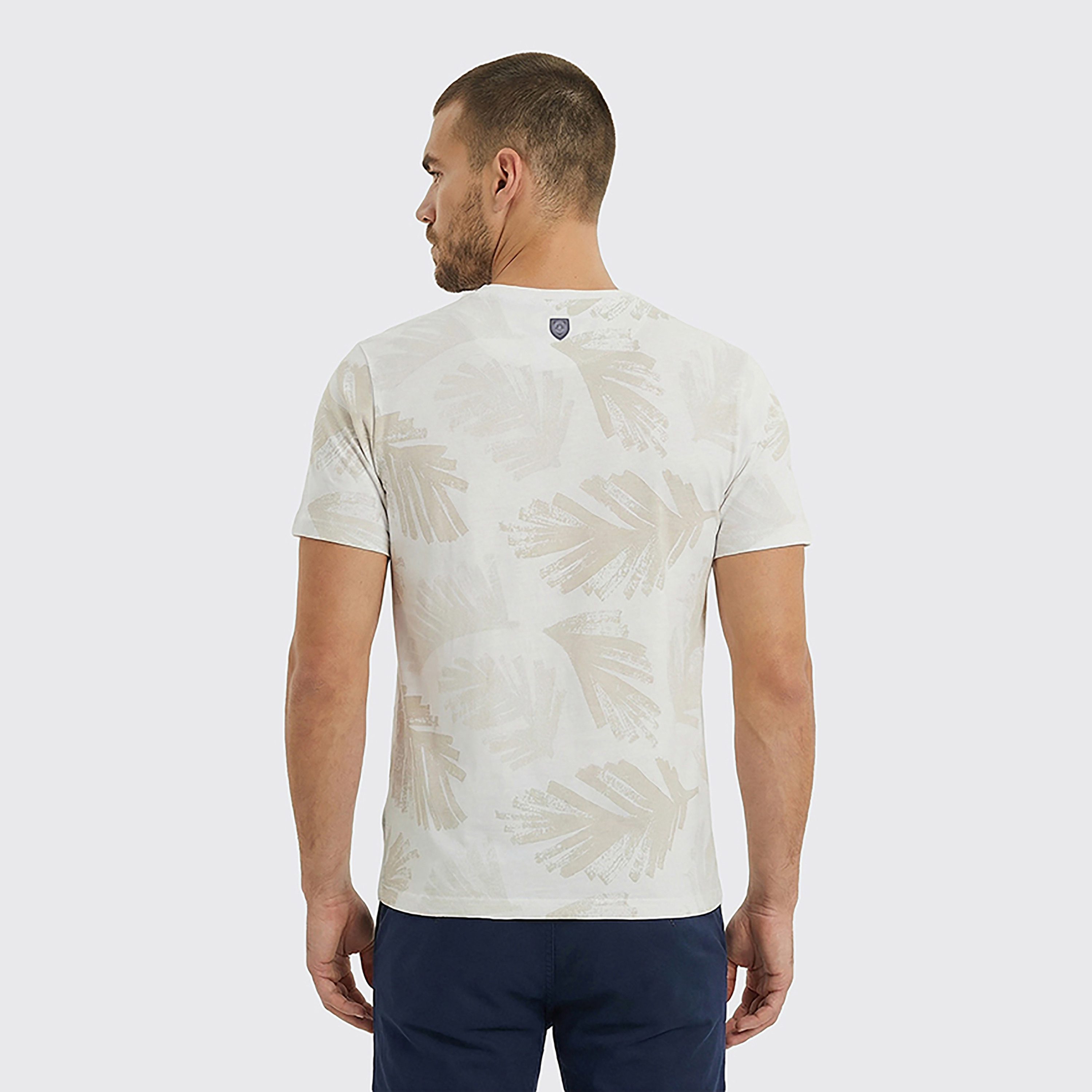 تيشيرت رجالي بأكمام قصيرة ورقبة مستديرة بطبعة استوائية من بيفرلي هيلز بولو كلوب-men-clothing-tshirtsandpolos-tshirts-image-12