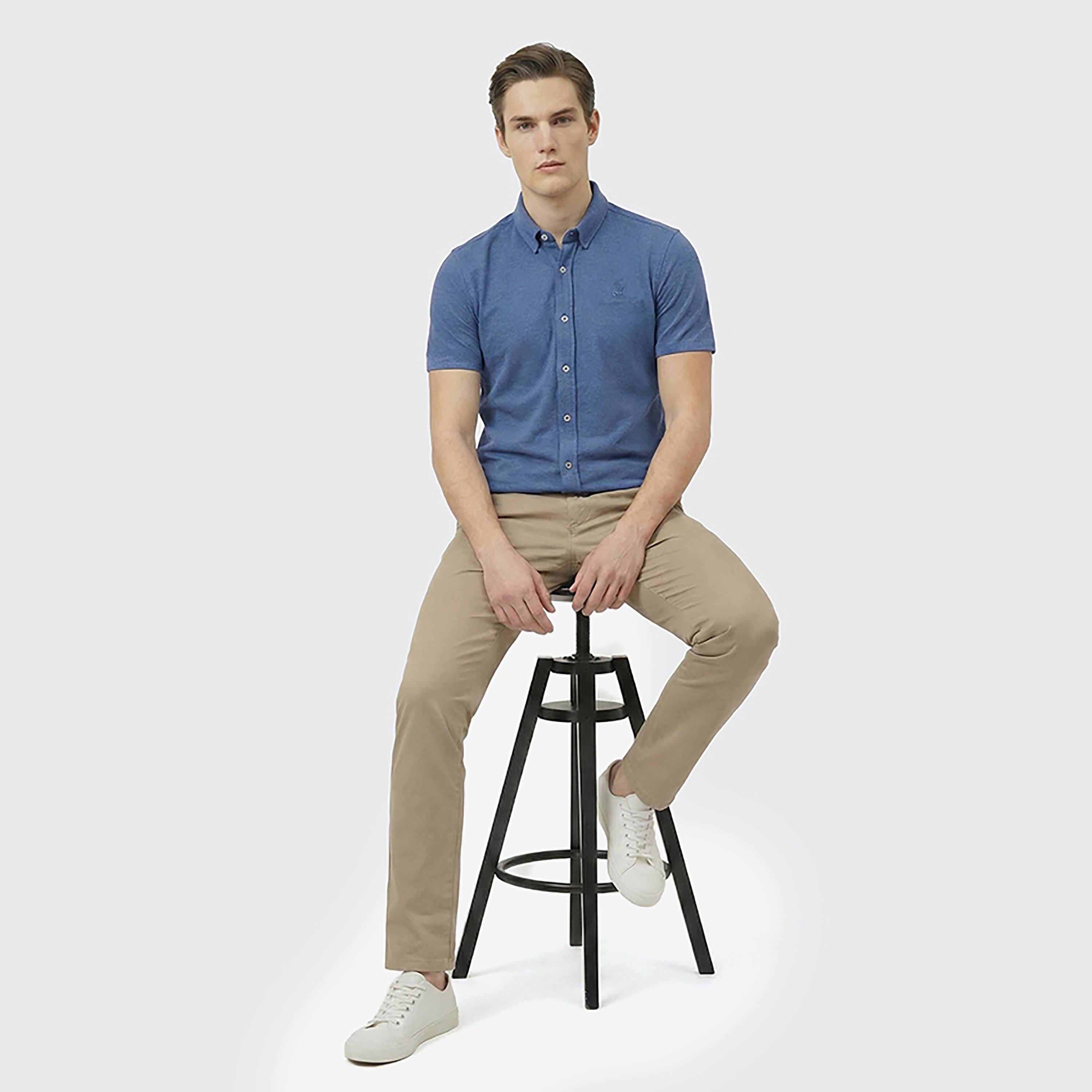 قميص رجالي سادة بقصة عادية بأكمام قصيرة وياقة بأزرار من بيفرلي هيلز بولو كلوب-men-clothing-shirts-image-6