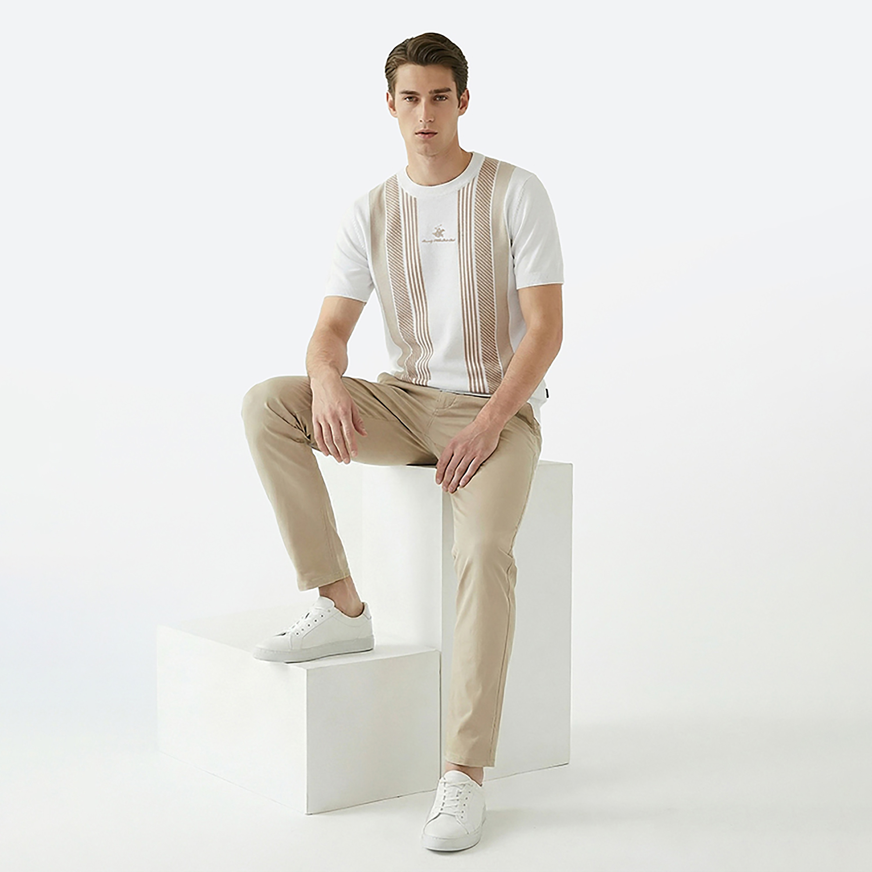 بلوفر رجالي محبوك ومخطط بأكمام قصيرة ورقبة مستديرة من بيفرلي هيلز بولو كلوب-men-clothing-sweatersandpullovers-image-2