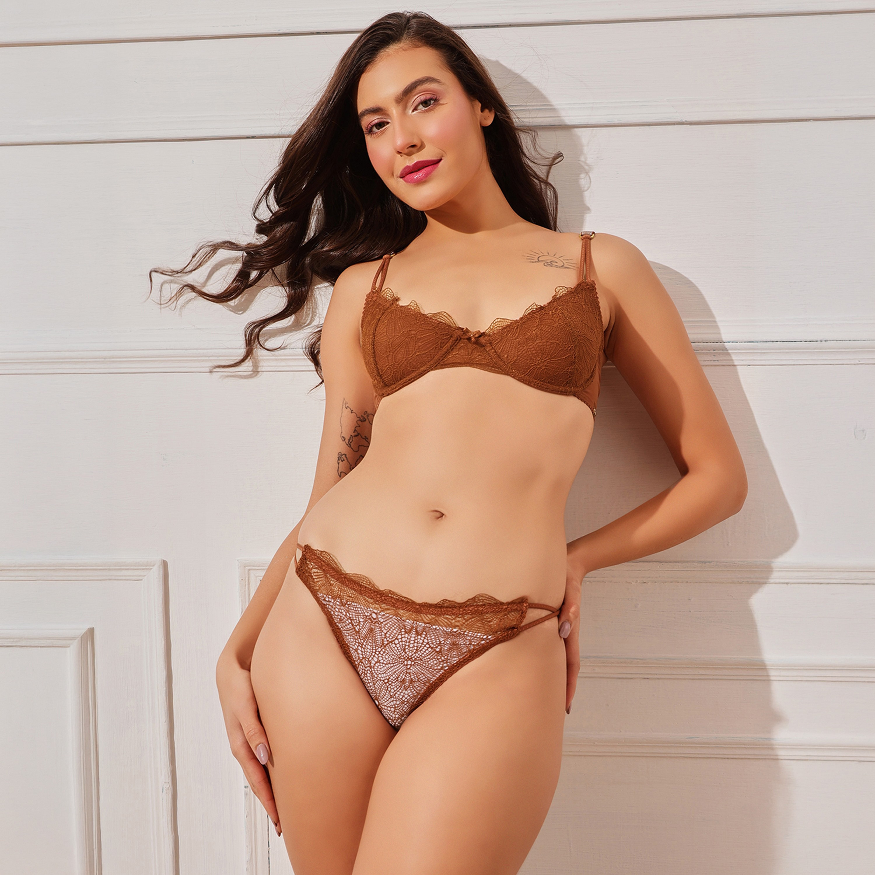 حمالة صدر بسلك سفلي وبدون حشوة مع سروال داخلي بكيني دانتيل للنساء من كلوفيا-women-clothing-lingerie-lingeriesets-image-1