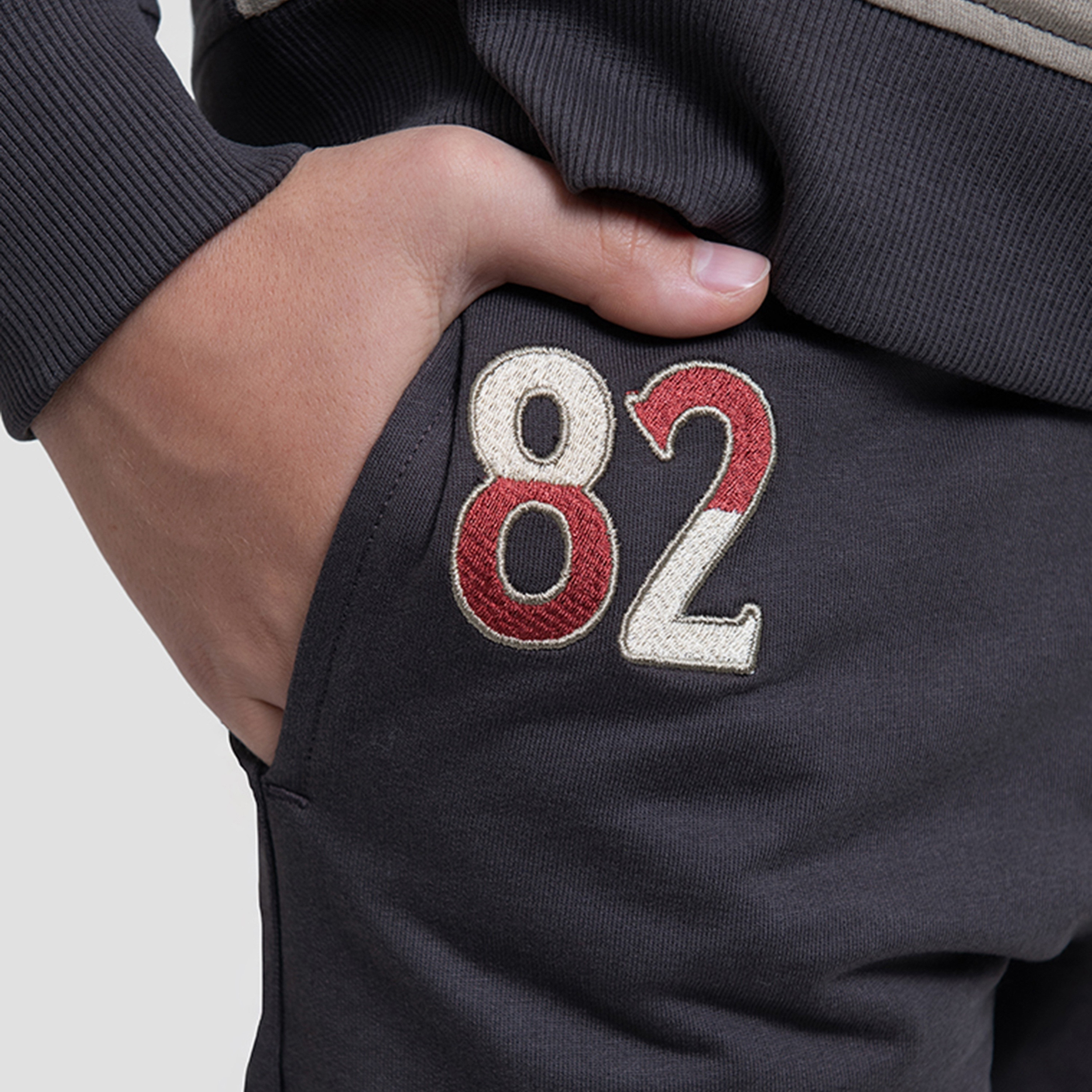 بنطال ركض مطاطي مطرز من بيفرلي هيلز بولو كلوب-boys-clothing-bottoms-joggersandtrackpants-image-4