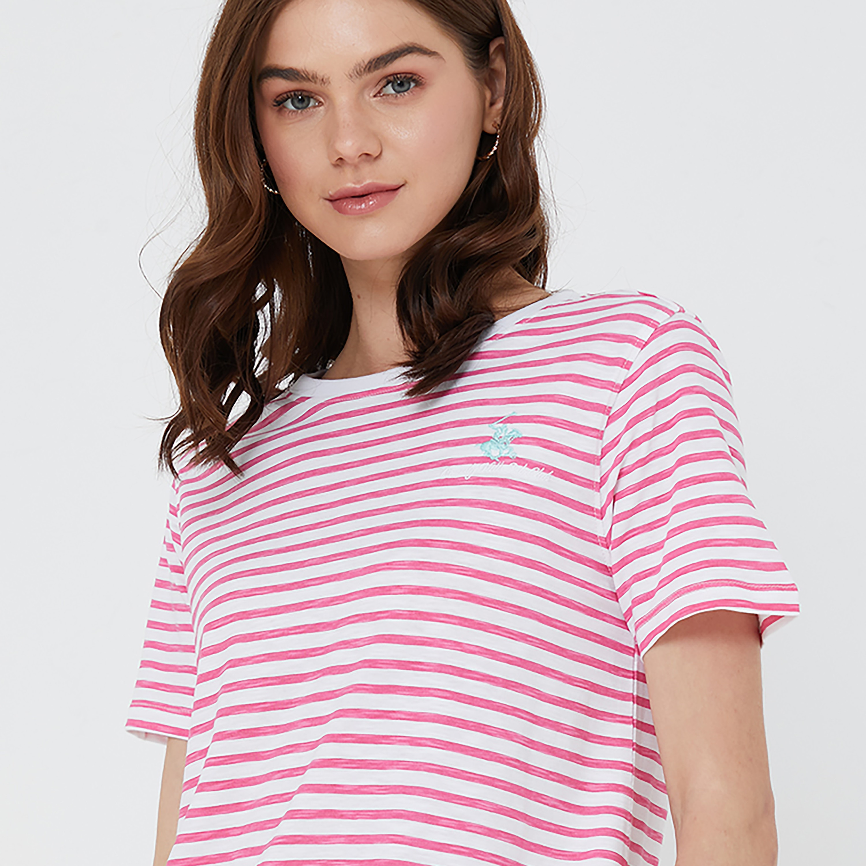 فستان تي شيرت بطول الركبة ذو مخطط مع رقبة دائرية من بيفرلي هيلز بولو كلوب-women-clothing-dresses-image-3