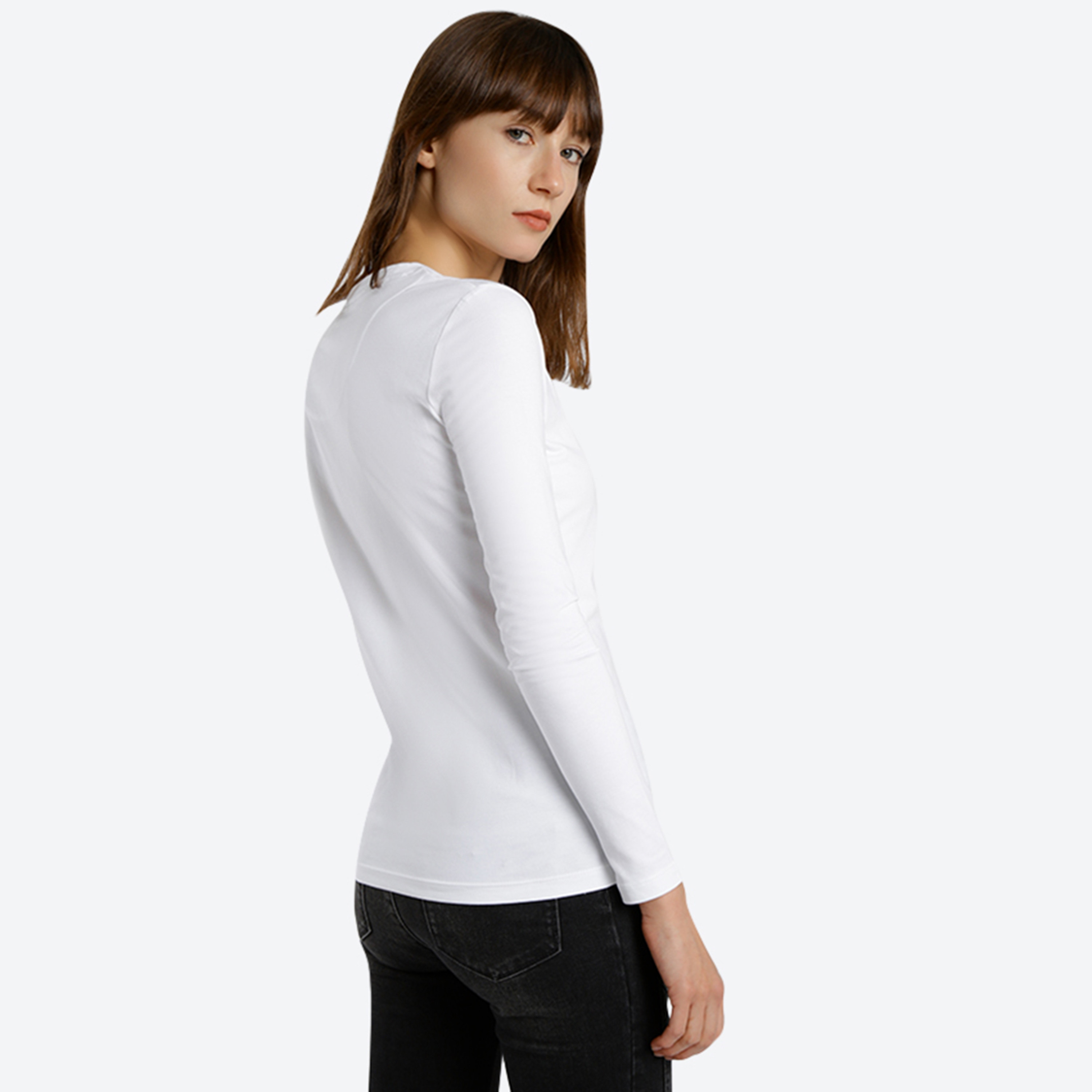تي شيرت بيفرلي هيلز بولو كلوب بياقة على شكل وي وأكمام طويلة مع شعار-women-clothing-tshirts-image-8