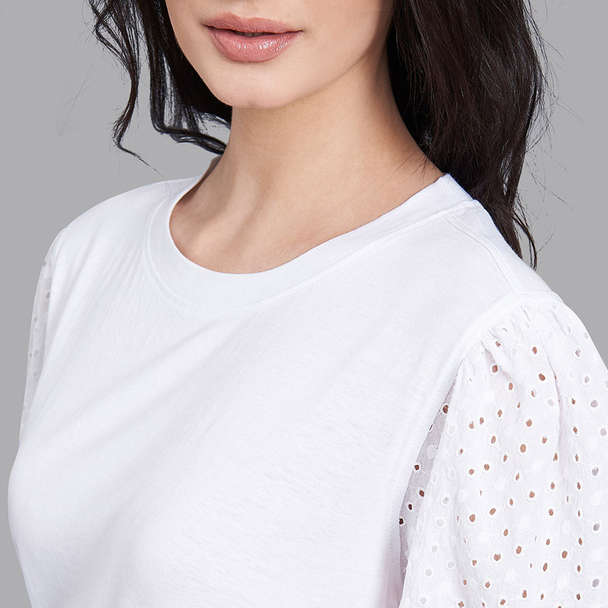 توب بيفرلي هيلز بولو كلوب نسائي بلون أبيض سادة بأكمام بالون مع ياقة دائرية-women-clothing-shirtsandblouses-blouses-image-5