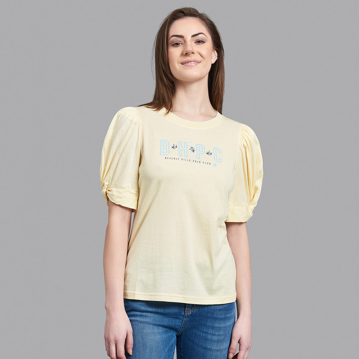 توب بيفرلي هيلز بولو كلوب نسائي بلون أصفر فاتح مع شعار بأكمام بالون مع ياقة دائرية-women-clothing-shirtsandblouses-blouses-image-1
