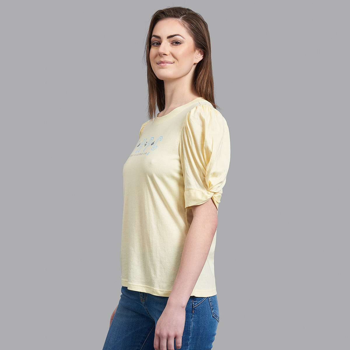 توب بيفرلي هيلز بولو كلوب نسائي بلون أصفر فاتح مع شعار بأكمام بالون مع ياقة دائرية-women-clothing-shirtsandblouses-blouses-image-4