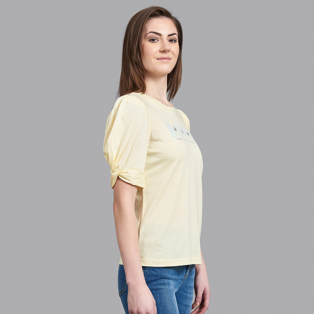 توب بيفرلي هيلز بولو كلوب نسائي بلون أصفر فاتح مع شعار بأكمام بالون مع ياقة دائرية-women-clothing-shirtsandblouses-blouses-image-5