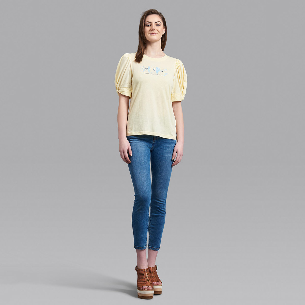 توب بيفرلي هيلز بولو كلوب نسائي بلون أصفر فاتح مع شعار بأكمام بالون مع ياقة دائرية-women-clothing-shirtsandblouses-blouses-image-7