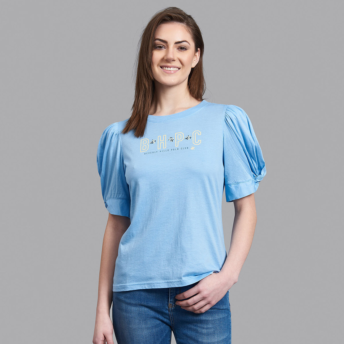 توب بيفرلي هيلز بولو كلوب نسائي بلون أزرق مسحوق مع شعار بأكمام بالون مع ياقة دائرية-women-clothing-shirtsandblouses-blouses-image-1