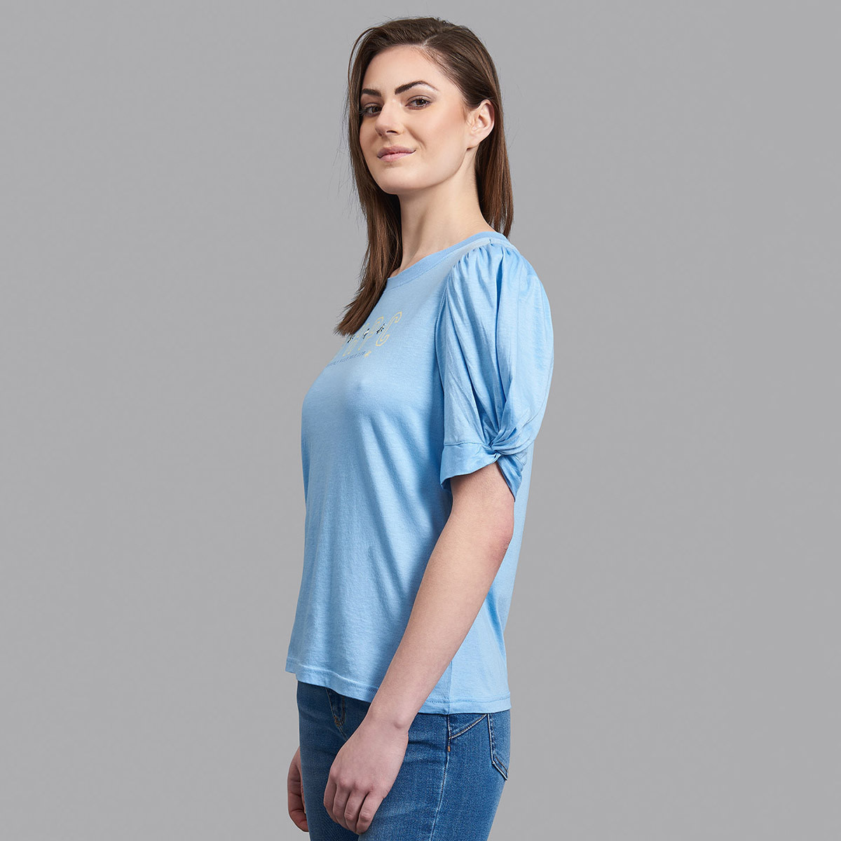 توب بيفرلي هيلز بولو كلوب نسائي بلون أزرق مسحوق مع شعار بأكمام بالون مع ياقة دائرية-women-clothing-shirtsandblouses-blouses-image-4