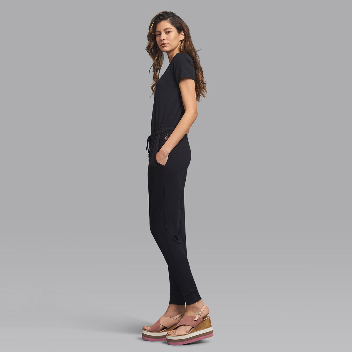 جمبسوت برباط مع جيب من بيفرلي هيلز بولو كلوب سادة مع لون أسود بياقة مستديرة للنساء-women-clothing-jumpsuits-image-4