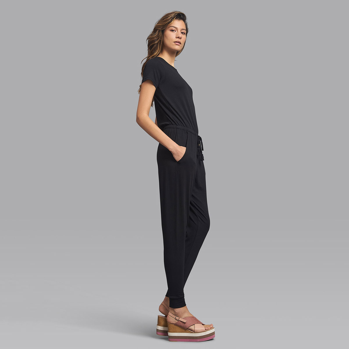 جمبسوت برباط مع جيب من بيفرلي هيلز بولو كلوب سادة مع لون أسود بياقة مستديرة للنساء-women-clothing-jumpsuits-image-5