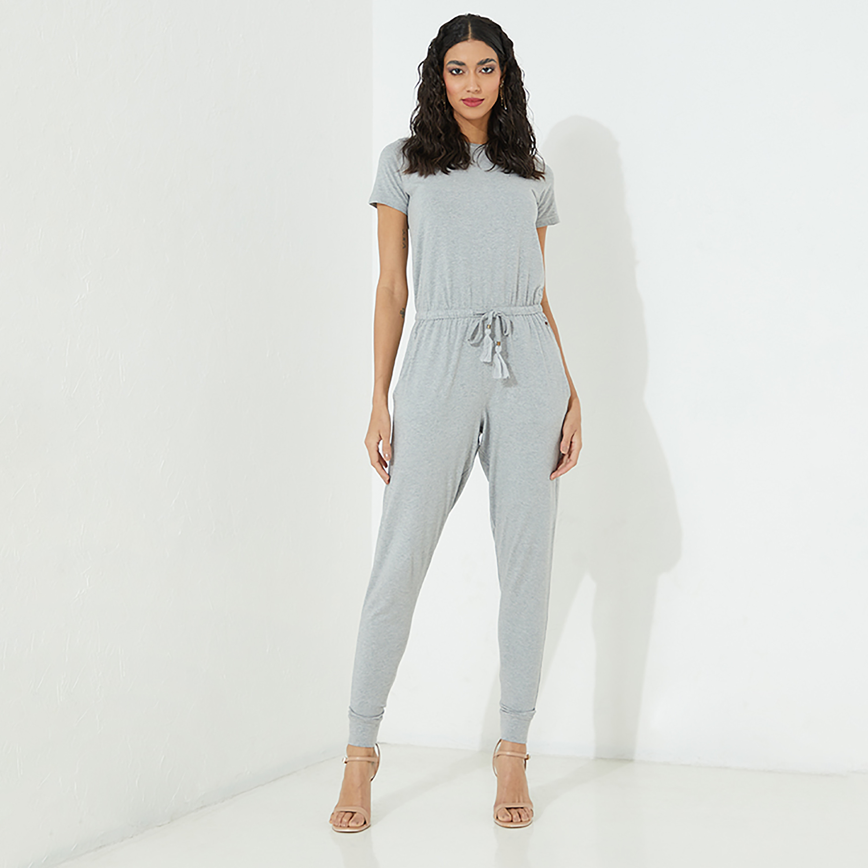 جمبسوت ذو خصر برباط بياقة دائرية سادة من بيفرلي هيلز بولو كلوب-women-clothing-jumpsuits-image-1