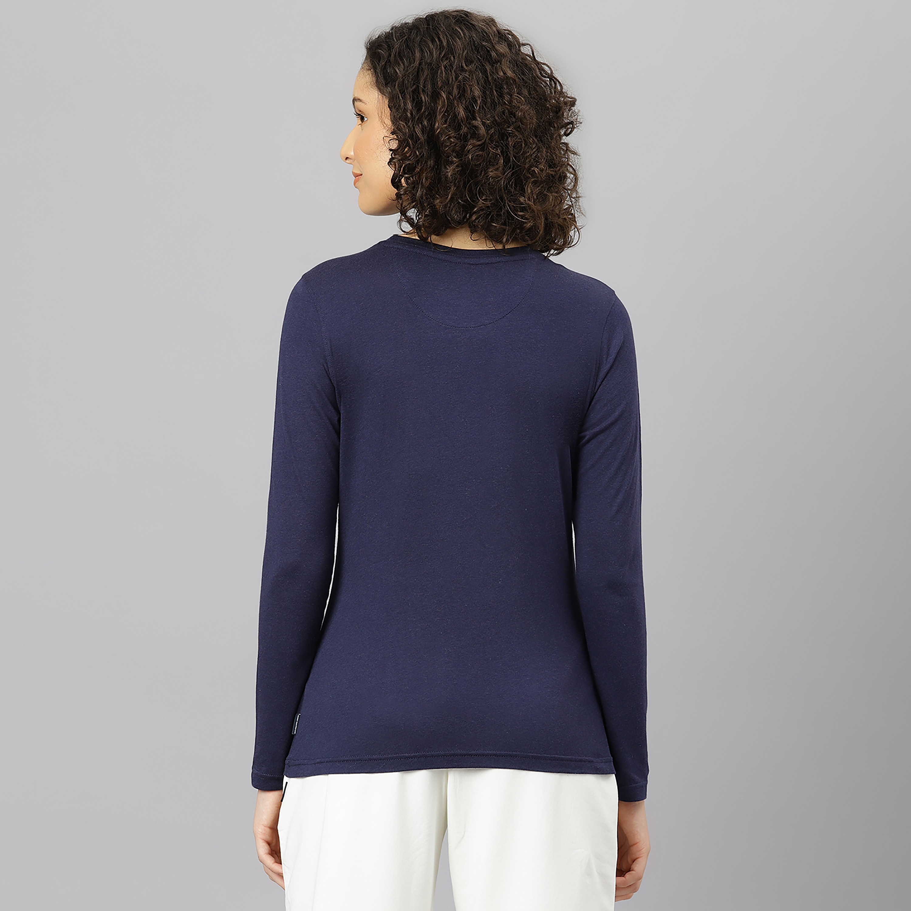 تي شيرت بياقة مستديرة بتصميم مطبوعة وأكمام طويلة من بيفرلي هيلز بولو كلوب -women-clothing-tshirts-image-4