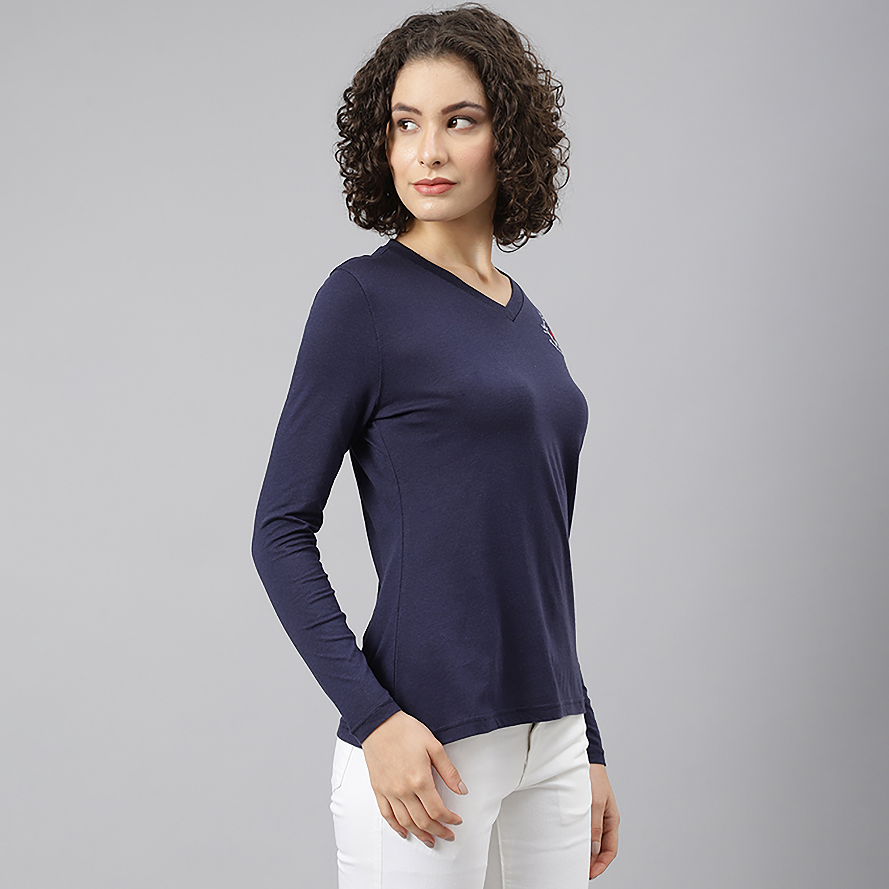تي شيرت بولو كلوب بياقة على شكل حرفV وأكمام طويلة بطبعة لوجو بيفرلي هيلز بولو كلوب -women-clothing-tshirts-image-3