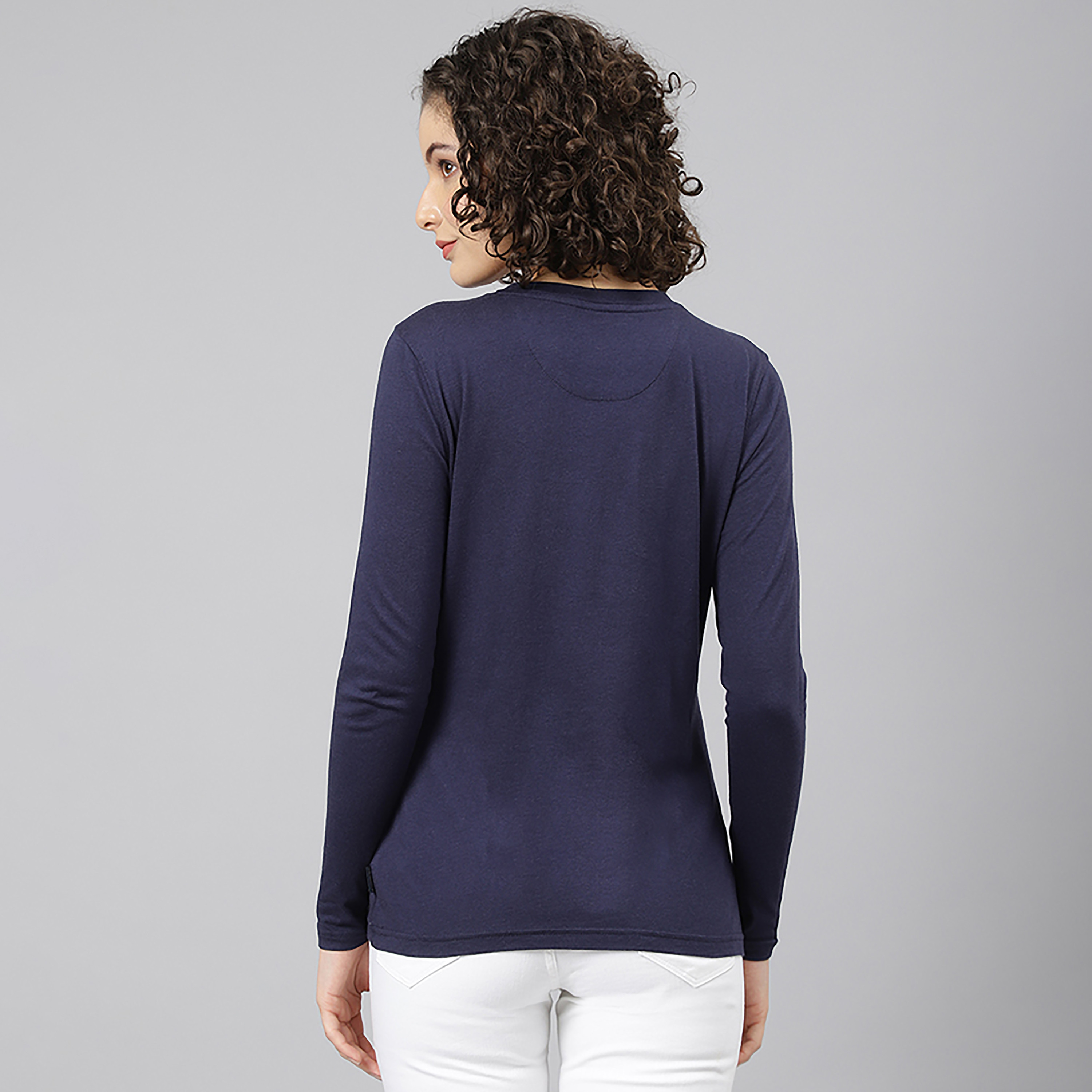 تي شيرت بولو كلوب بياقة على شكل حرفV وأكمام طويلة بطبعة لوجو بيفرلي هيلز بولو كلوب -women-clothing-tshirts-image-4