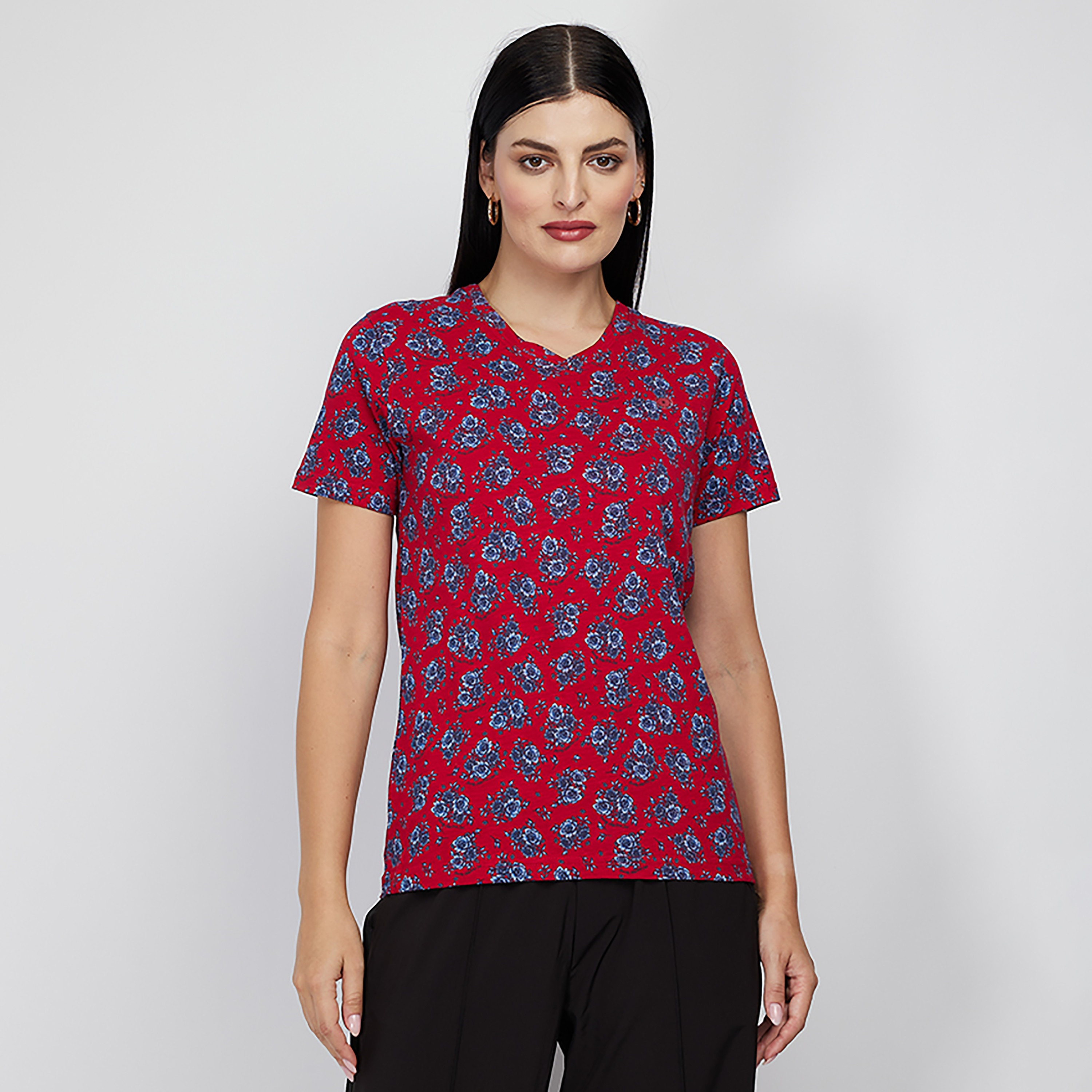بلوزة نسائية بياقة على شكل حرف V وطبعة زهور وأكمام قصيرة من بيفرلي هيلز بولو كلوب-women-clothing-shirtsandblouses-blouses-image-1